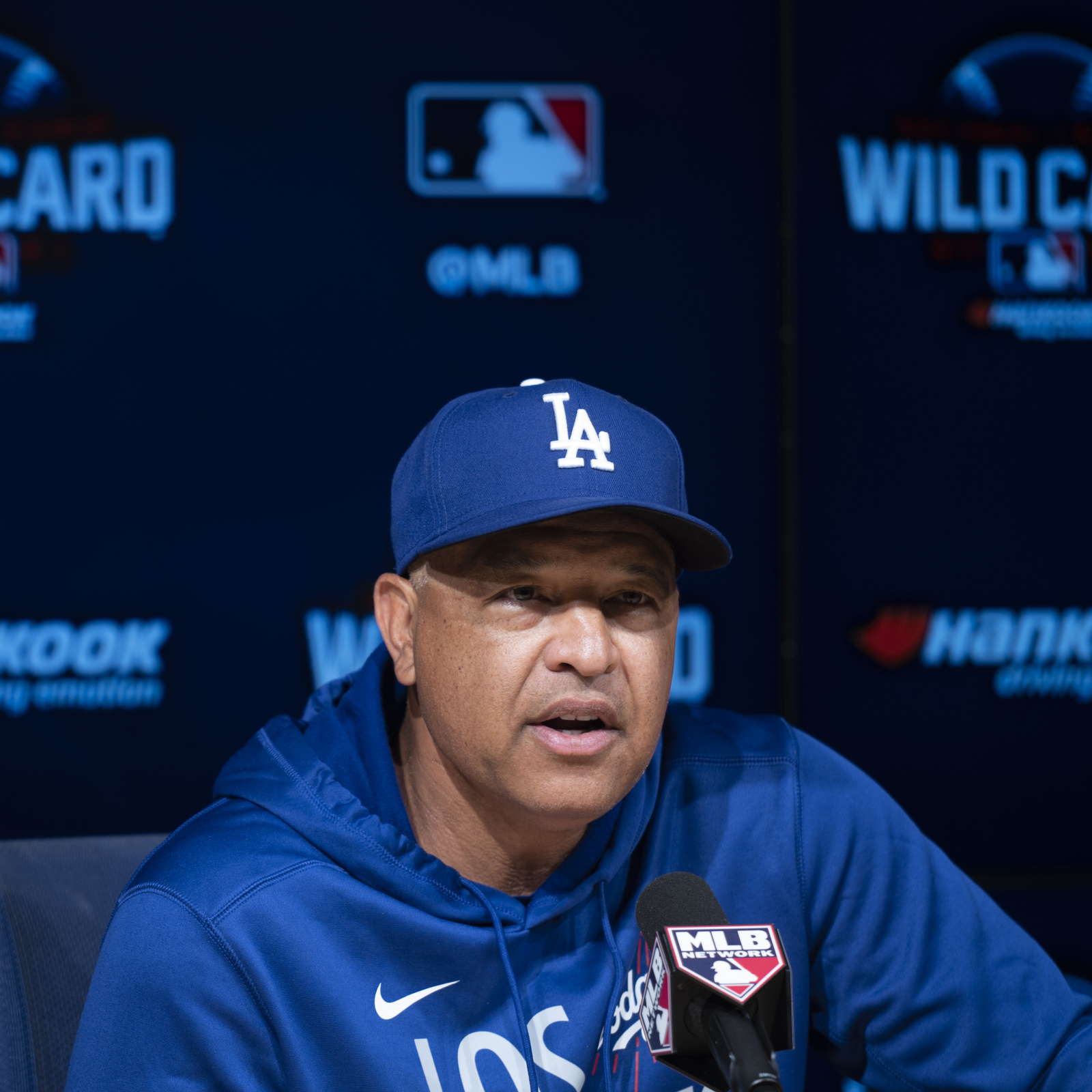 Dodgers manager Dave Roberts plans to steal from Giants' Bruce Bochy