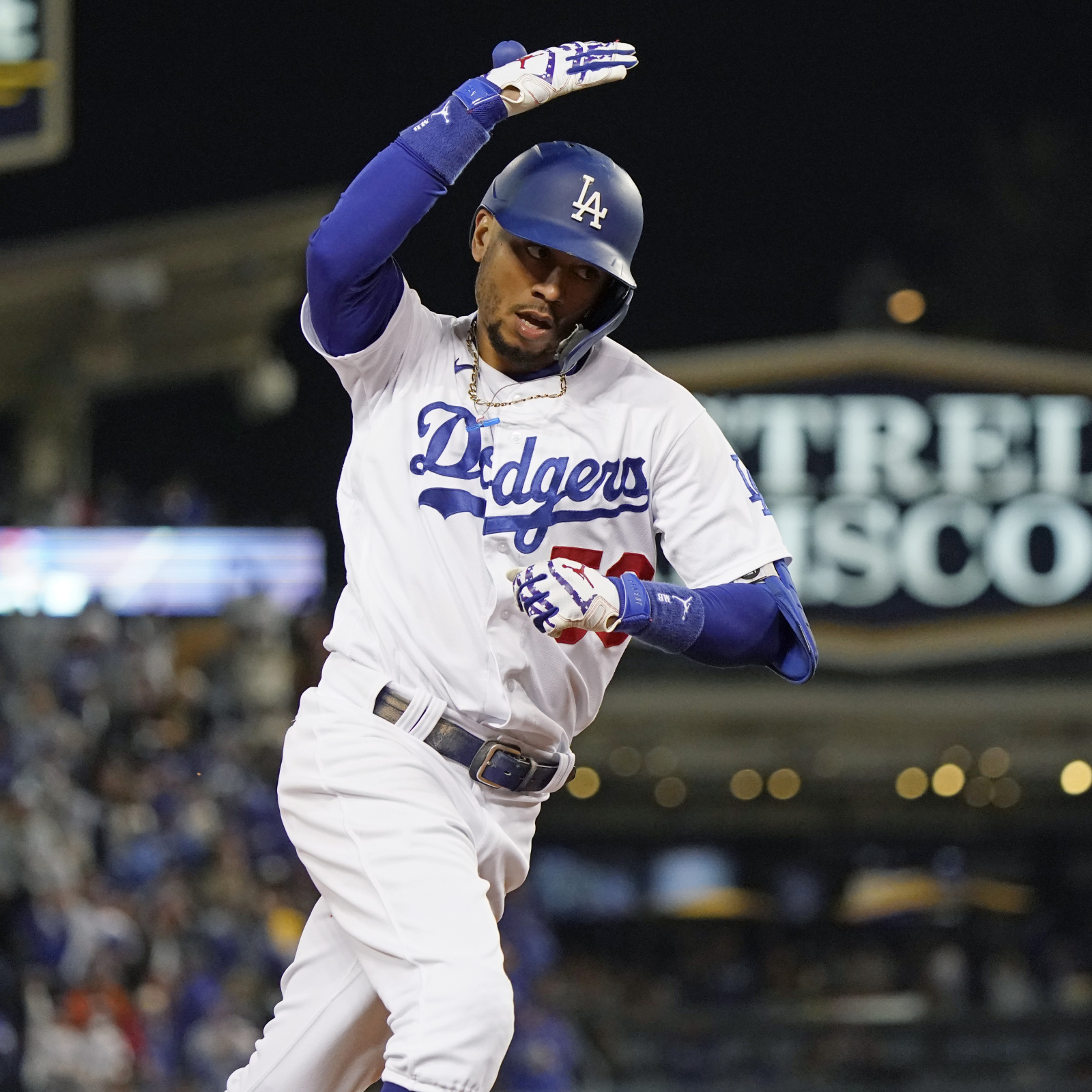 EPIC 14-pitch at-bat!! Dodgers' Chris Taylor gets 3-run double