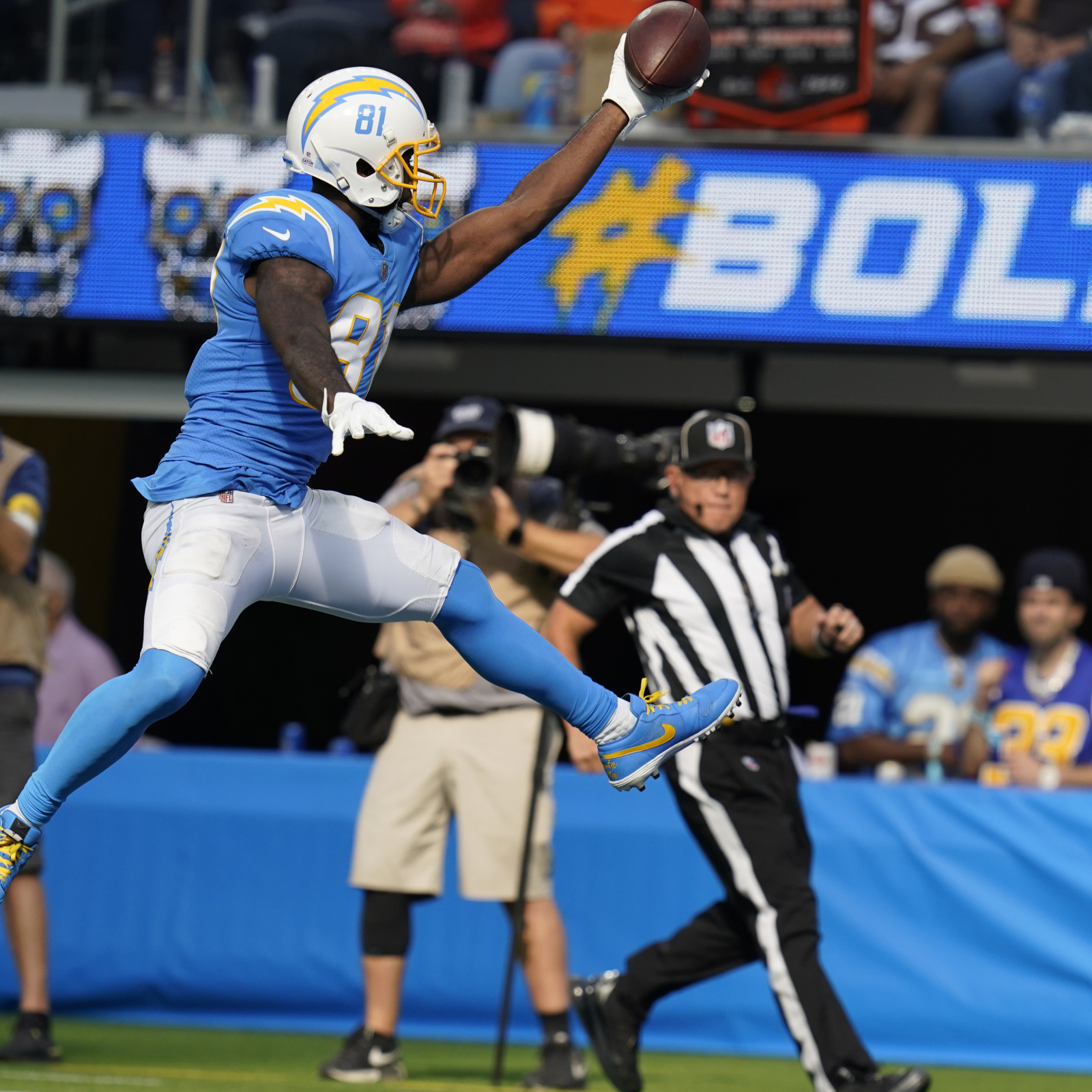 Sunday Replay: Los Angeles Chargers beat Cleveland Browns 47-42