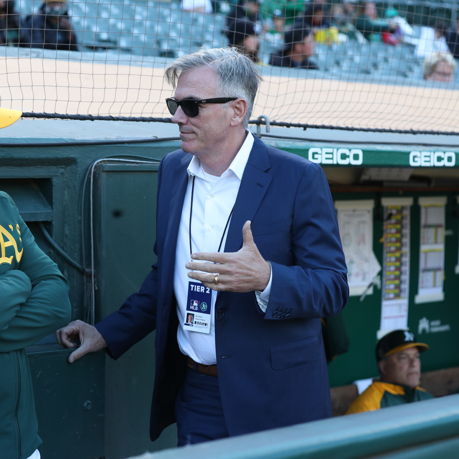 MLB rumors: A's VP Billy Beane tips his hand about joining Mets