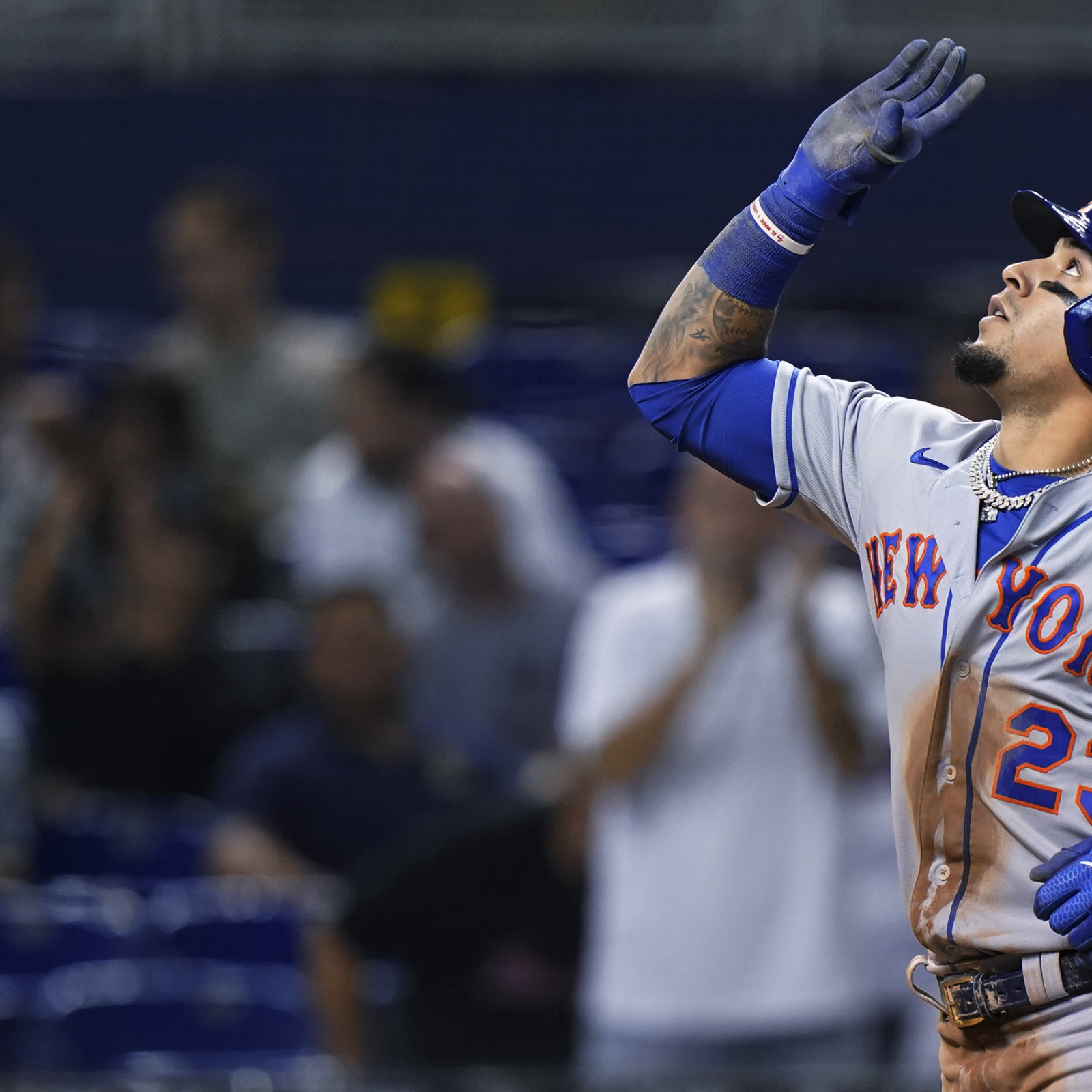 Mets news: Javier Báez leaves game with left hip tightness