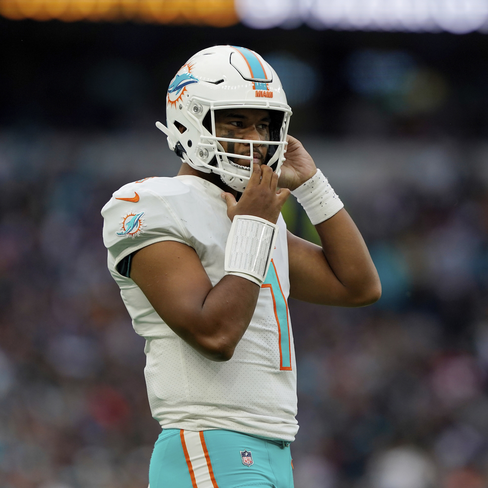 Dolphins' Brian Flores backs Tua Tagovailoa amid report of doubts