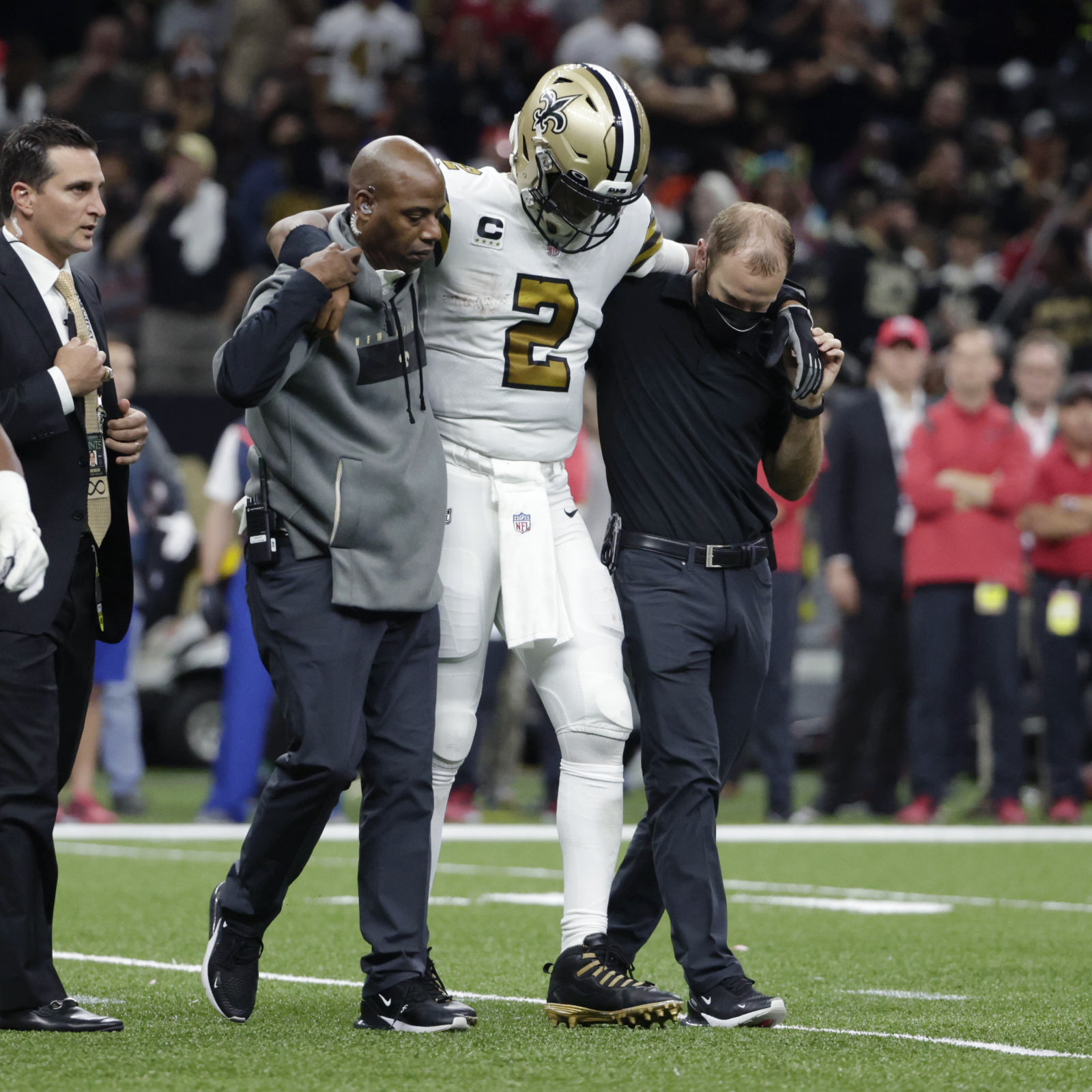 Jameis Winston injury: Saints QB suffers injury in Week 1, but returns to  game - DraftKings Network