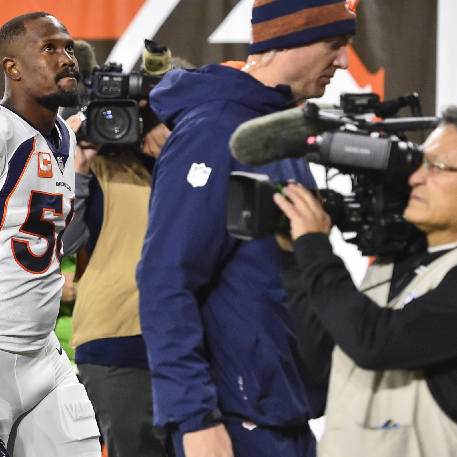 Von Miller trade rumors: Broncos send LB to Rams for two 2022 second day  picks - DraftKings Network