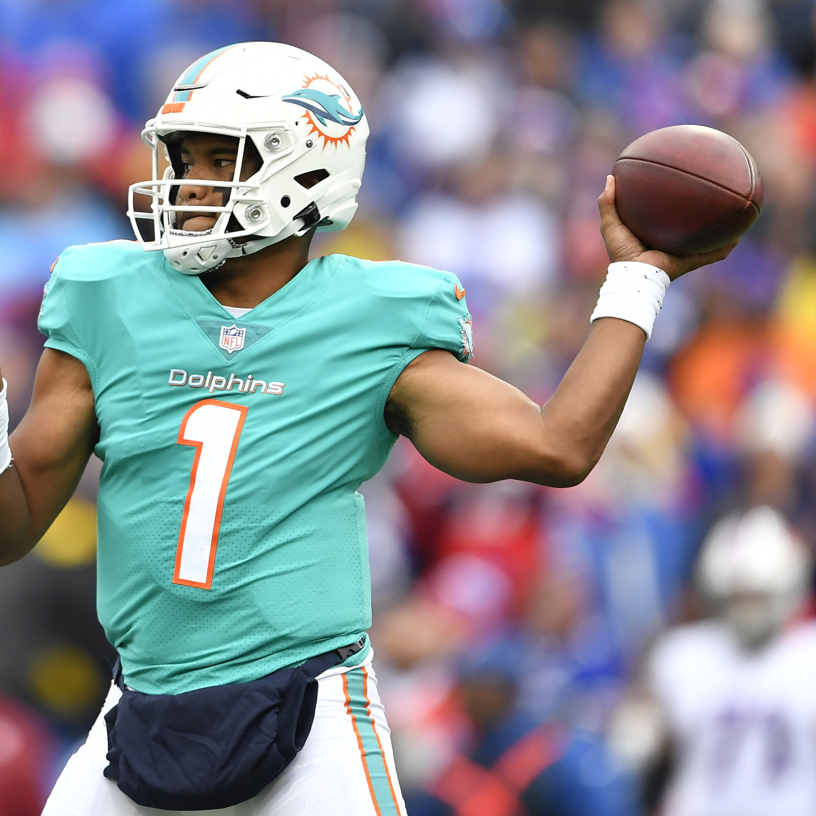 Another Dolphins Quarterback Exits With a Head Injury - The New York Times