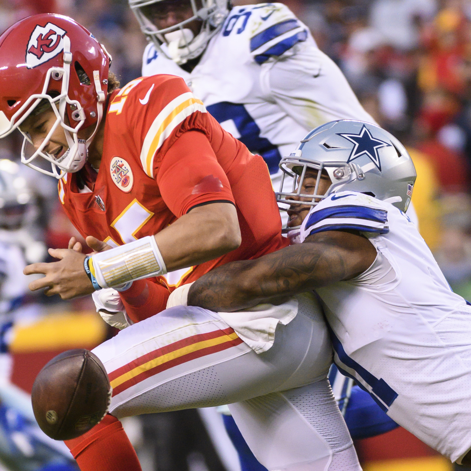 Dallas Cowboys linebacker Micah Parsons catches Kansas City Chiefs  quarterback Patrick Mahomes from behind for strip-sack