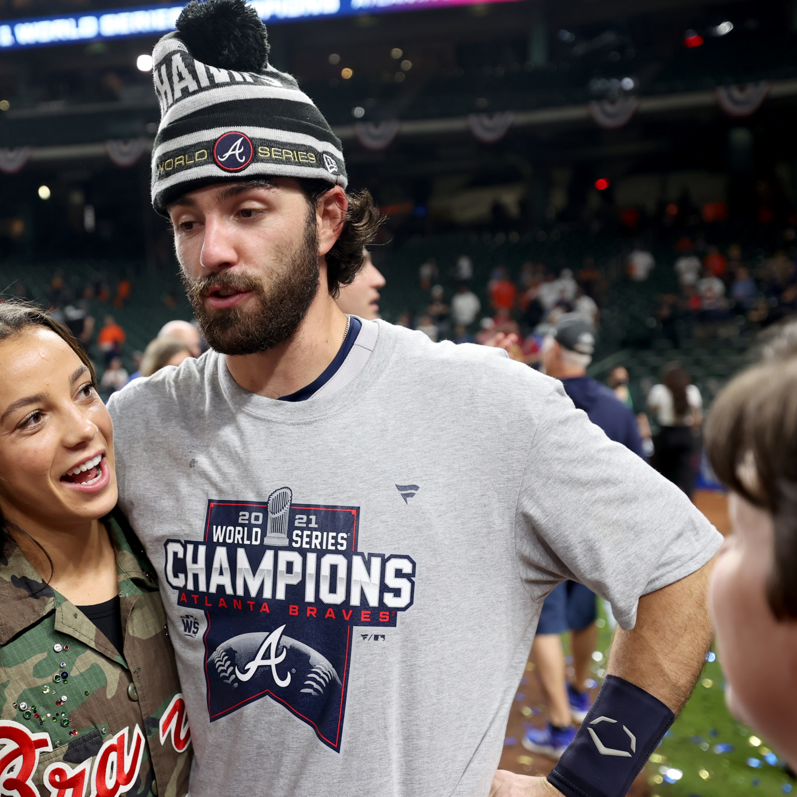 Fans compliment Dansby Swanson's wife Mallory Pugh for her enormous wedding  ring: As big as your eyes