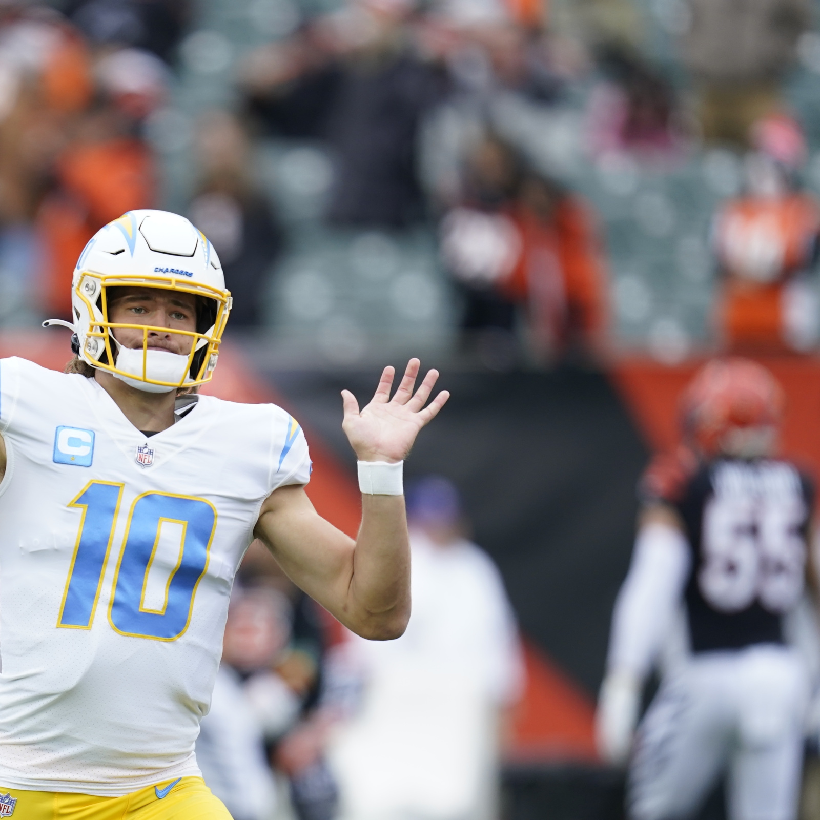 Pick one #QB to start your franchise: A) Justin Herbert #Chargers ⚡️ B) Joe  Burrow #Bengals 