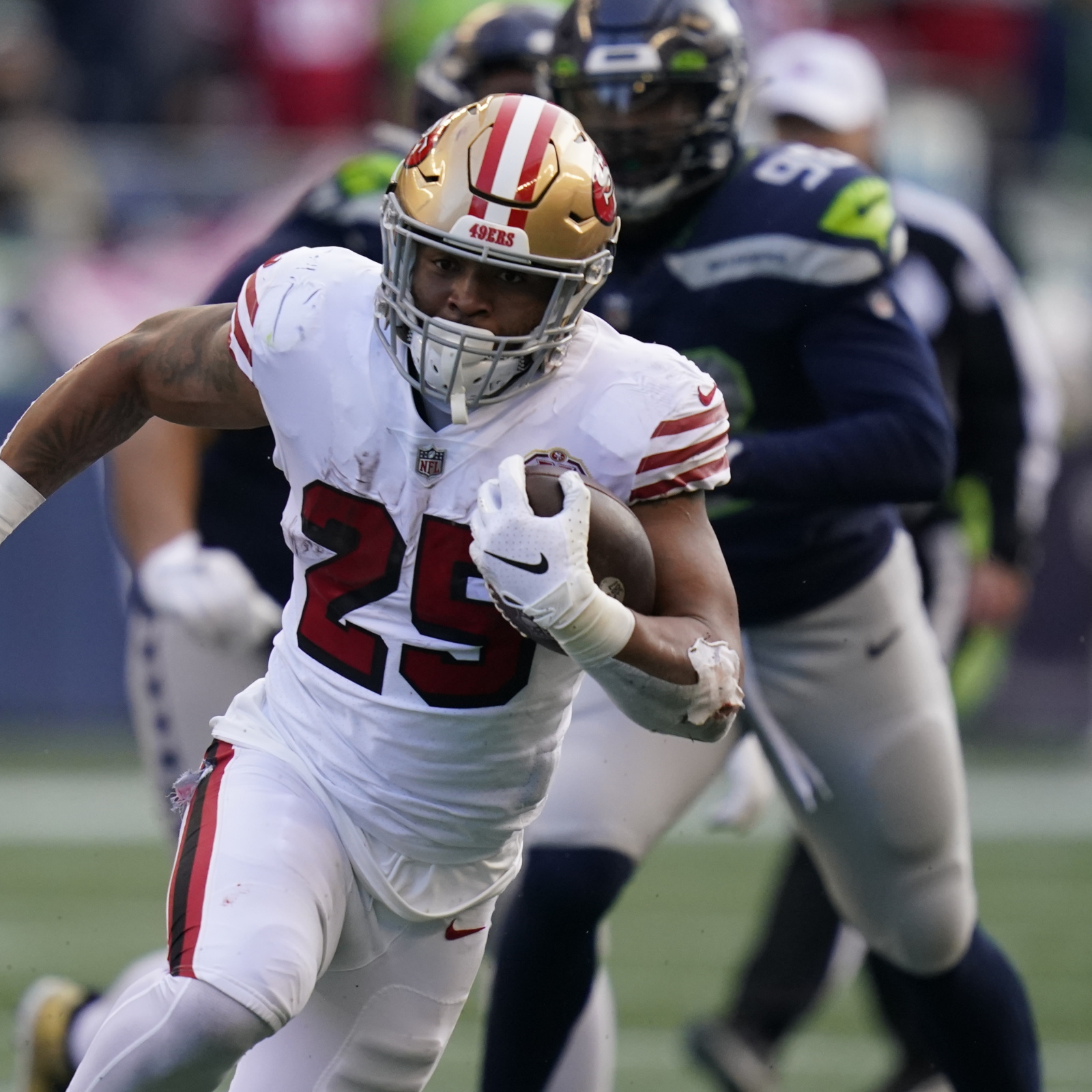 Elijah Mitchell injury news: 49ers RB is OUT for Week 15 with knee injury -  DraftKings Network