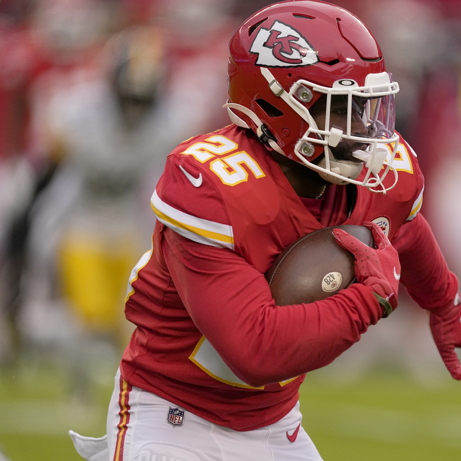 Chiefs' Clyde Edwards-Helaire nominated in NFL Salute to Service Award