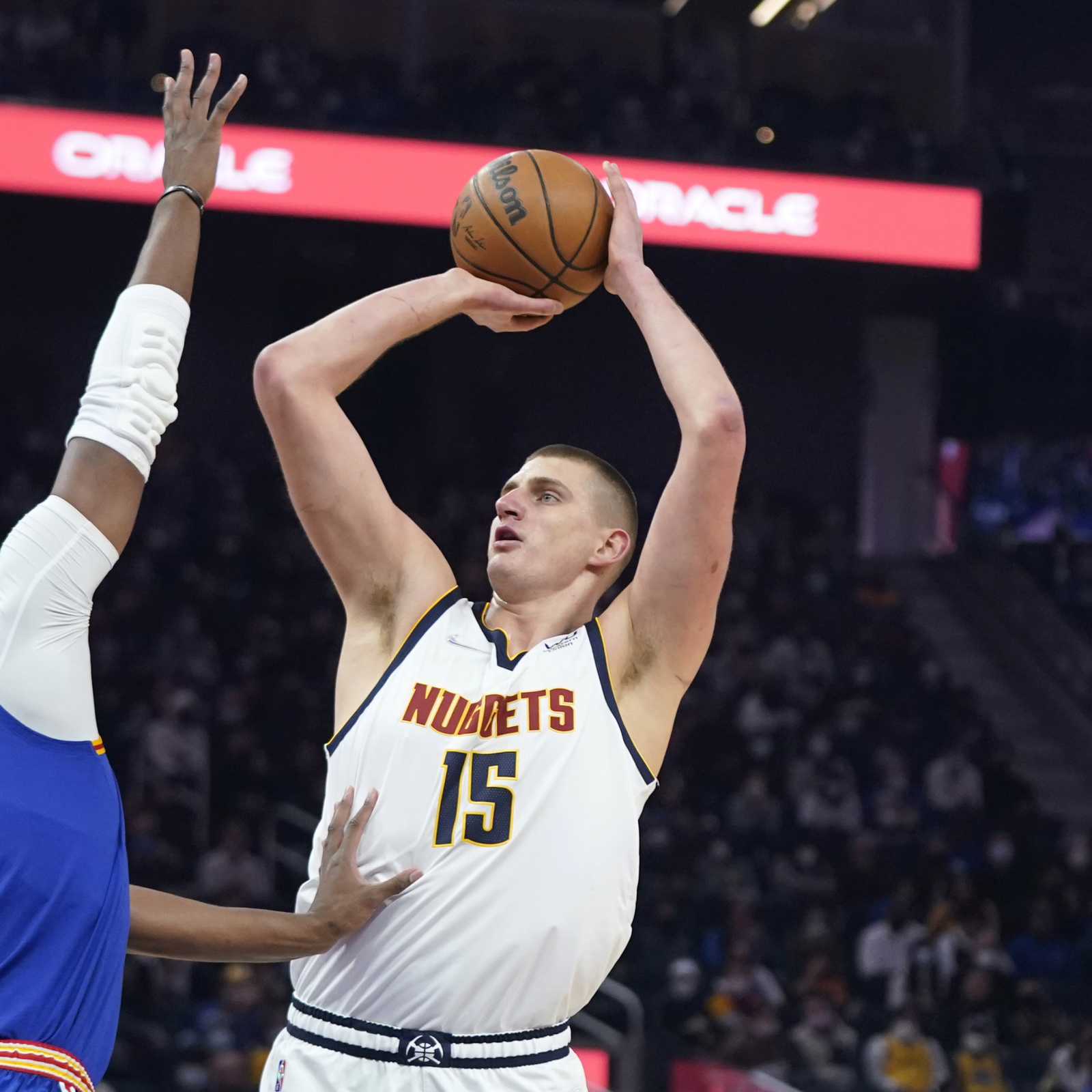 Jokic's block preserves Nuggets' 95-94 win over Rockets