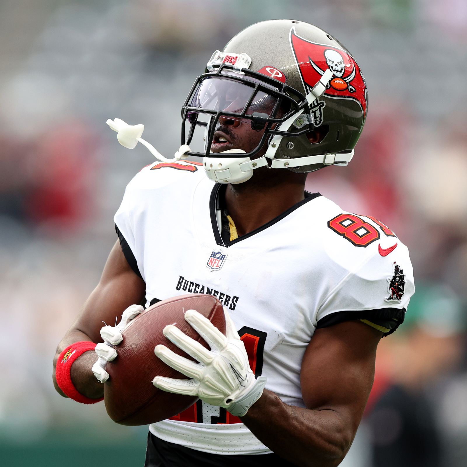 Antonio Brown expected to rejoin Tampa Bay Buccaneers on Monday