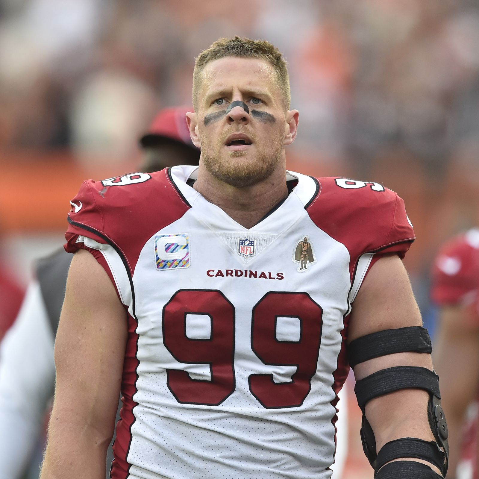 Cardinals lose J.J. Watt to shoulder injury, keeping him out of Packers game