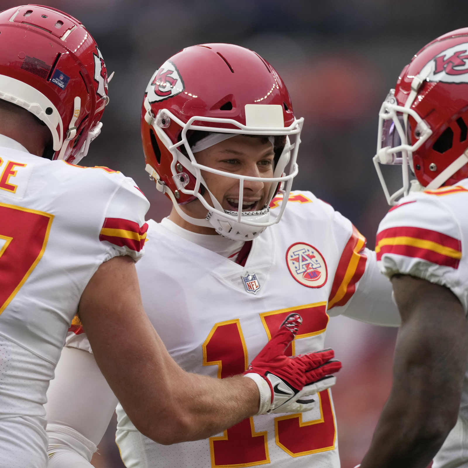 Patrick Mahomes, Chiefs Hang on for Week 18 Win over Broncos in