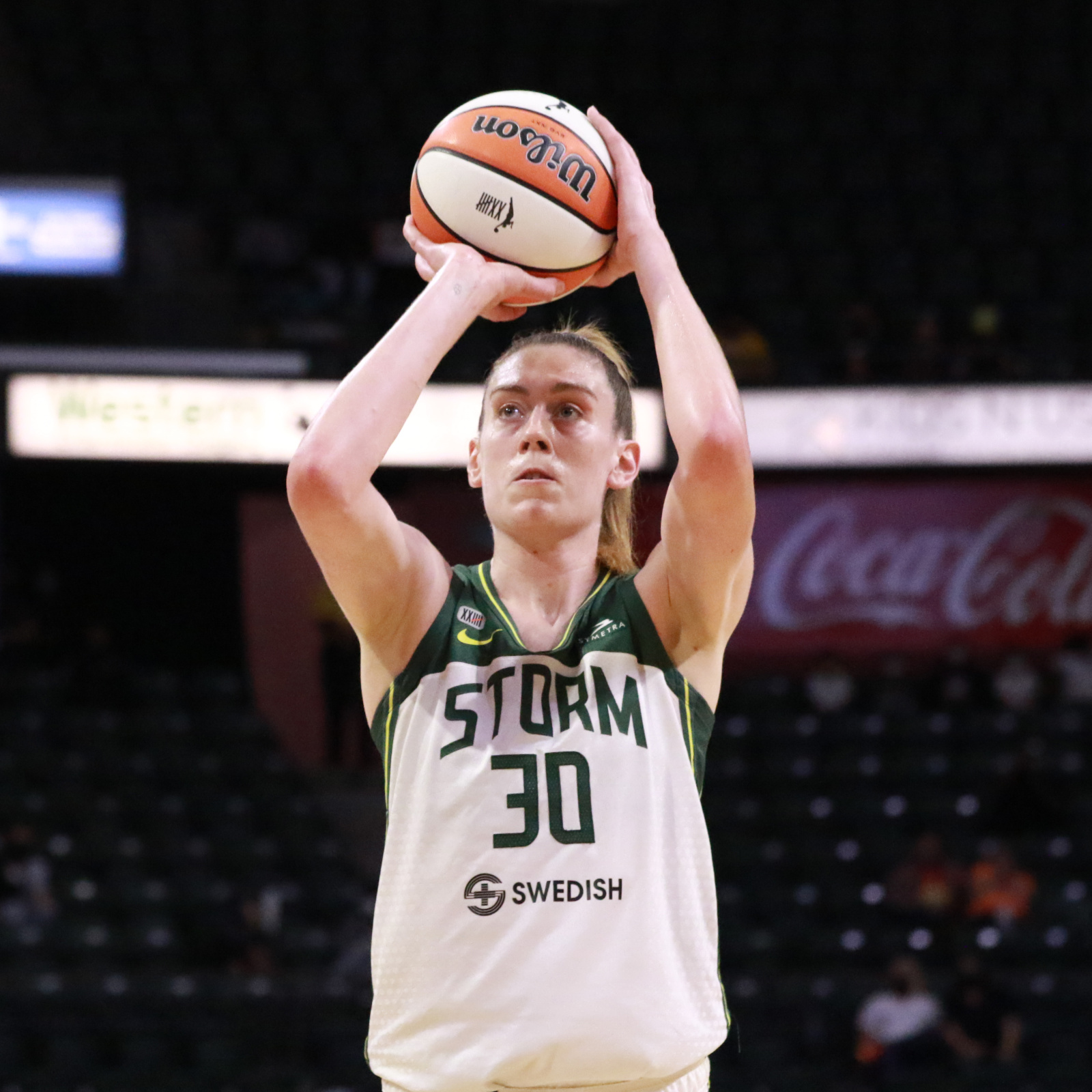 WNBA star Breanna Stewart narrows down choices to Liberty or Storm