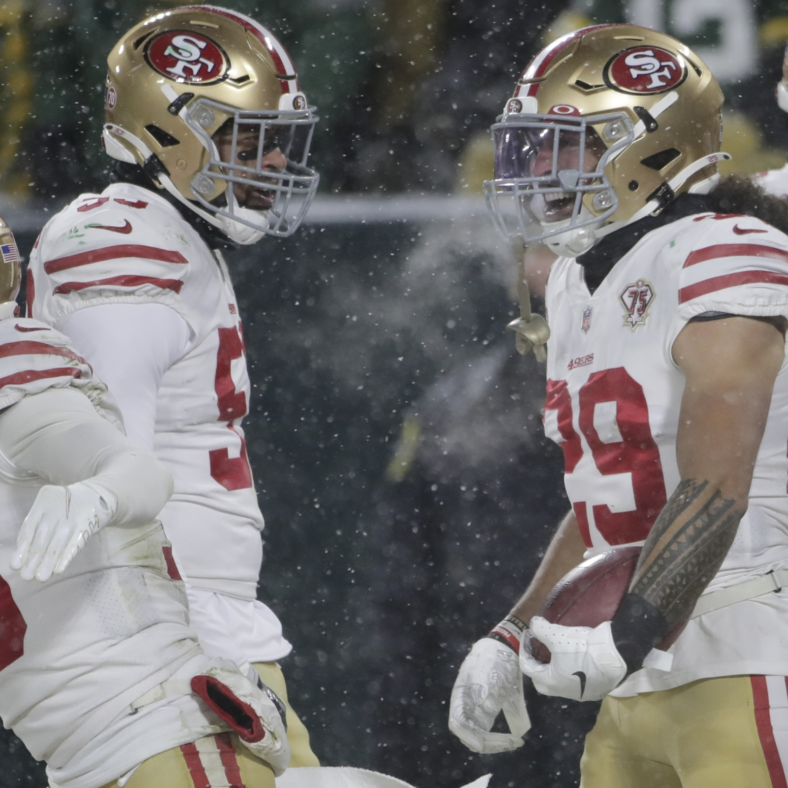 Niners rally, but can't control Rodgers at end