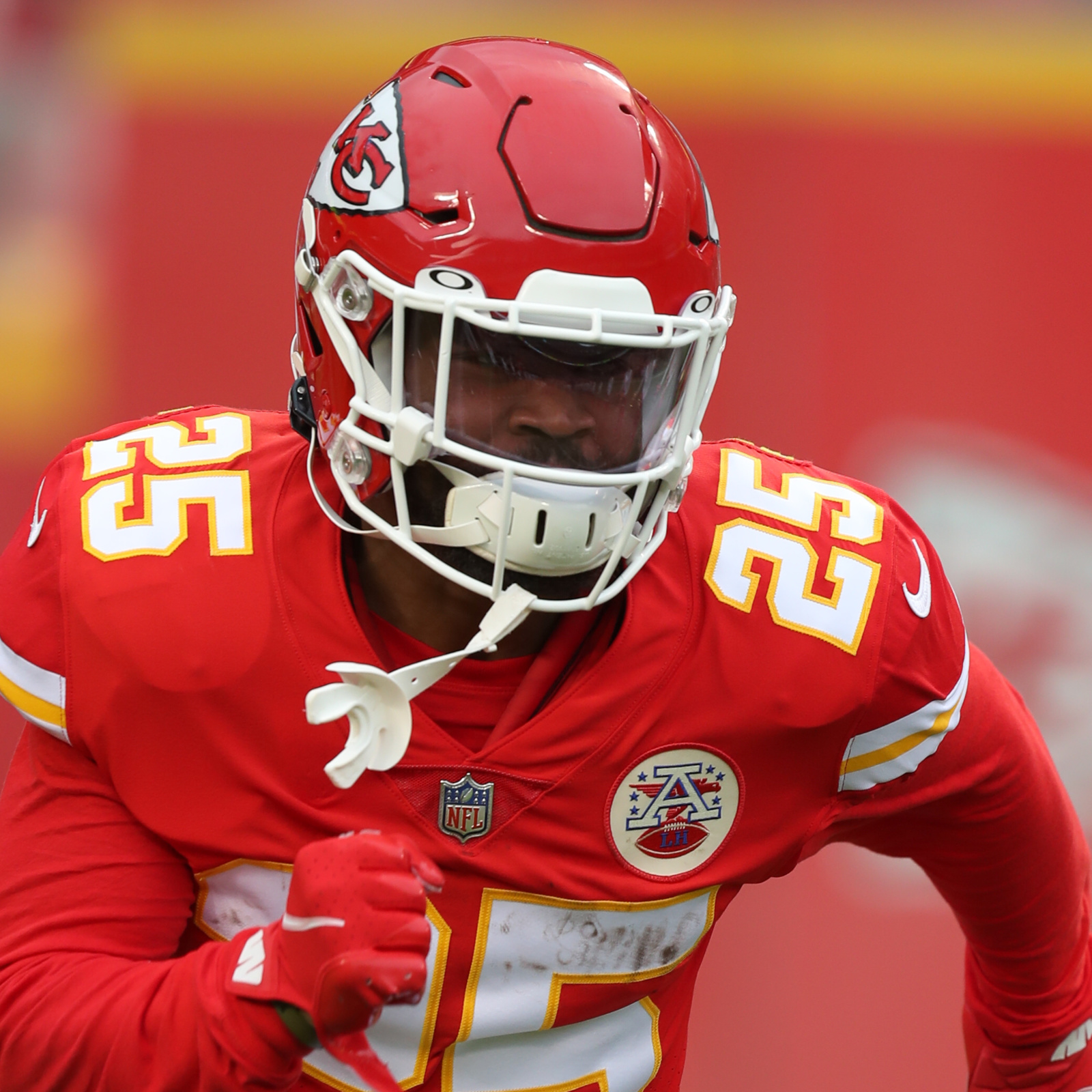 Kansas City Chiefs' Clyde Edwards-Helaire to miss multiple weeks with MCL  sprain 