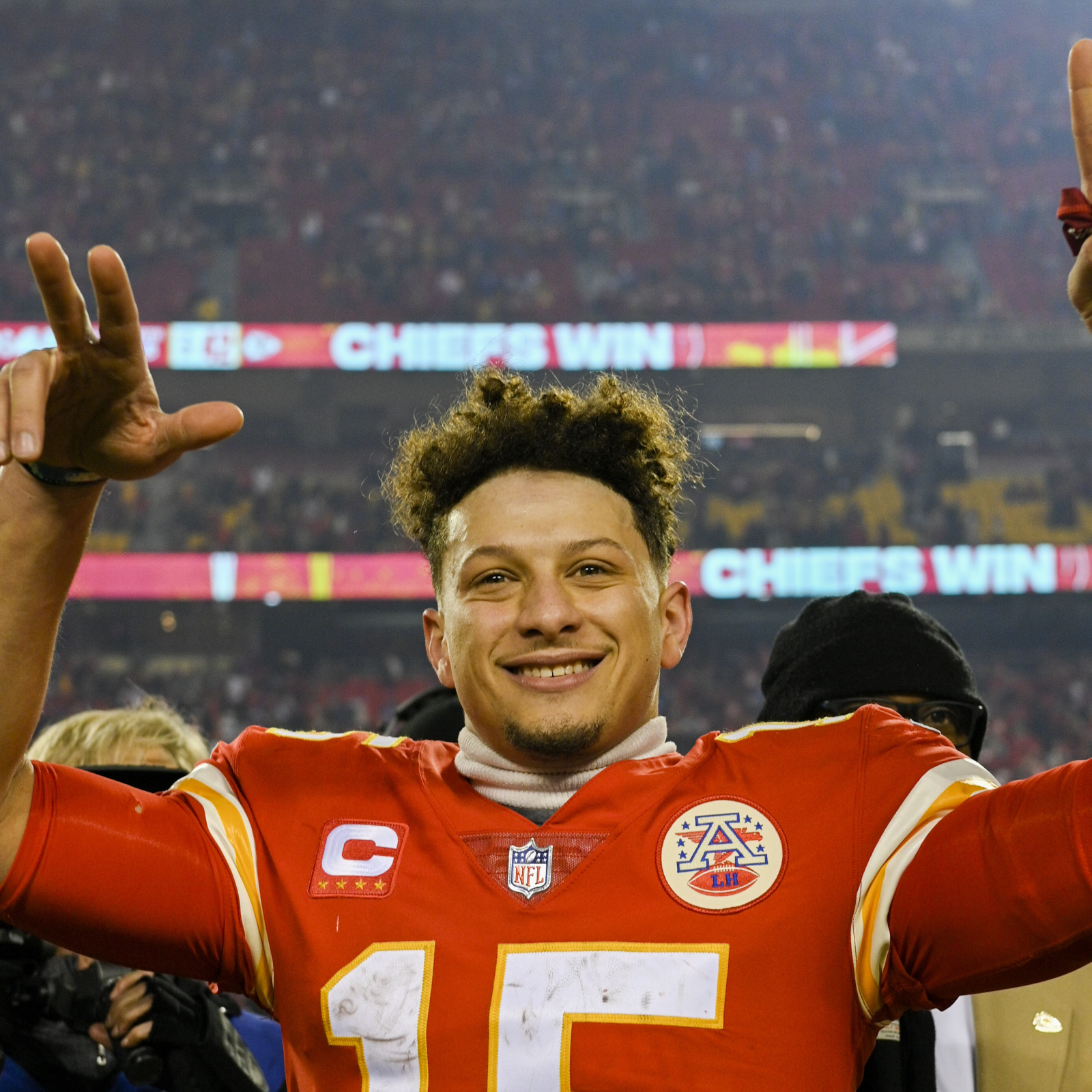 Buffalo Bills 36-42 Kansas City Chiefs: Patrick Mahomes throws