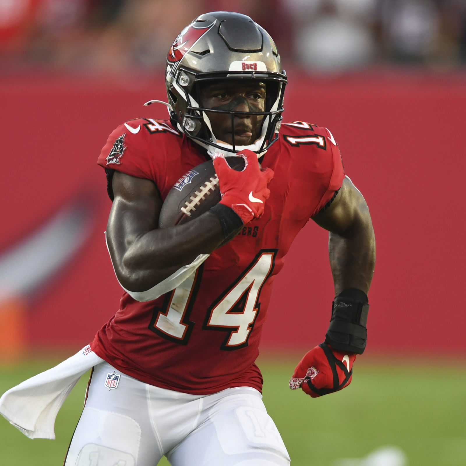 WR Godwin signs deal, happy about Bucs other offseason moves