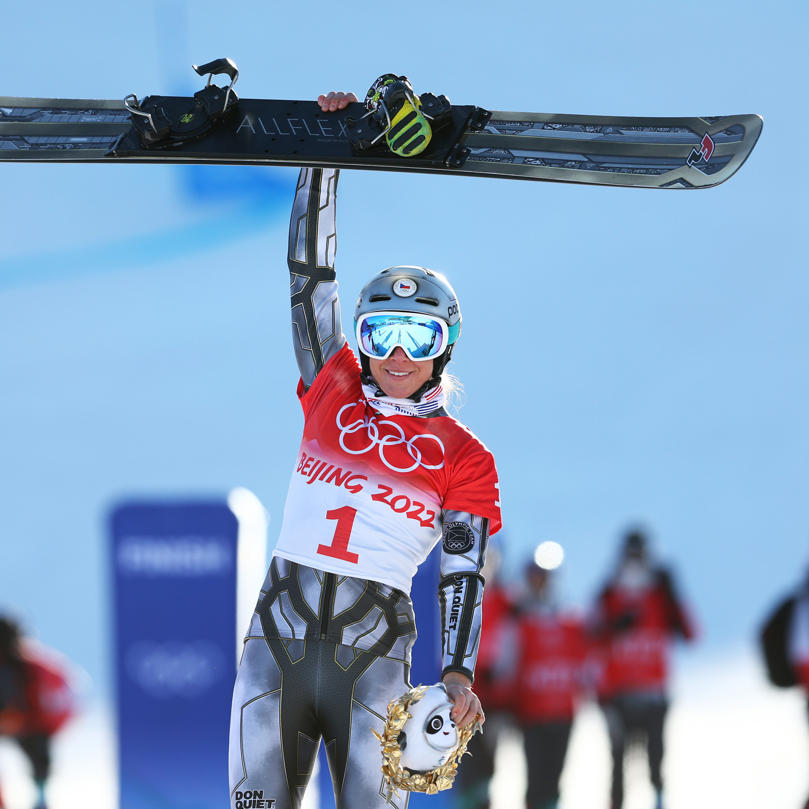 rijstwijn niettemin gebied Ester Ledecka Wins Women's Snowboarding PGS Big Gold Medal at Olympics 2022  | News, Scores, Highlights, Stats, and Rumors | Bleacher Report