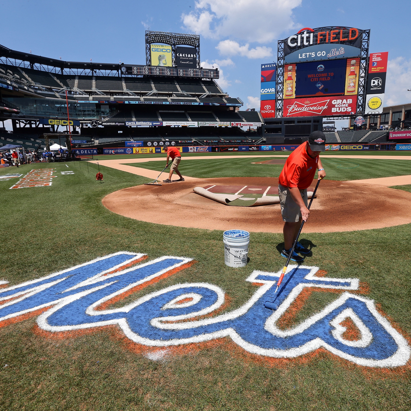 New york Mets hire Elizabeth Benn as first female director of