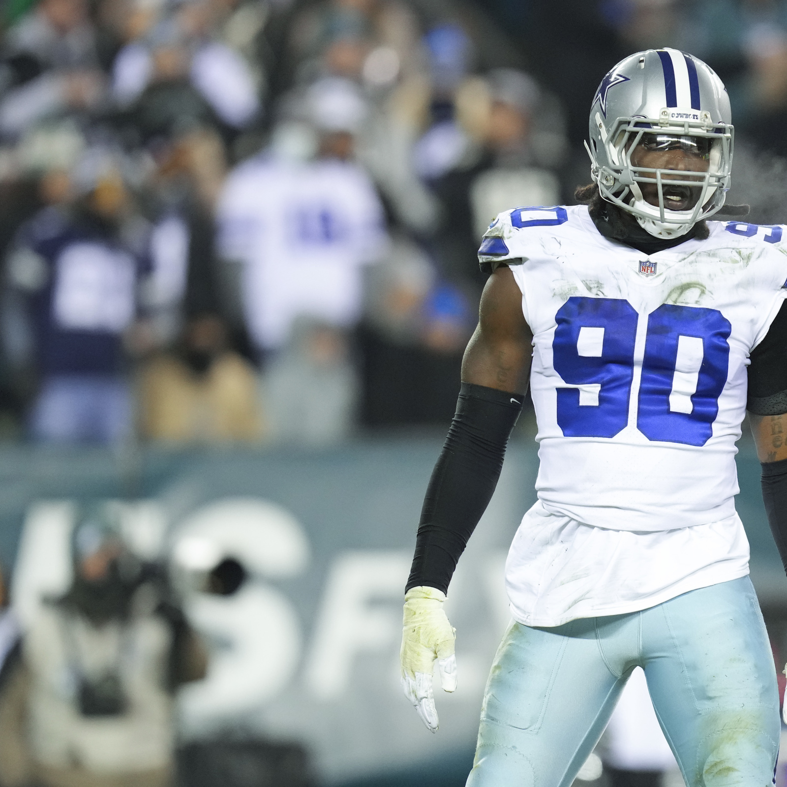 November 05, 2017: Dallas Cowboys defensive end Demarcus Lawrence #90  rushes towards the quarterback during an NFL football game between the  Kansas City Chiefs and the Dallas Cowboys at AT&T Stadium in