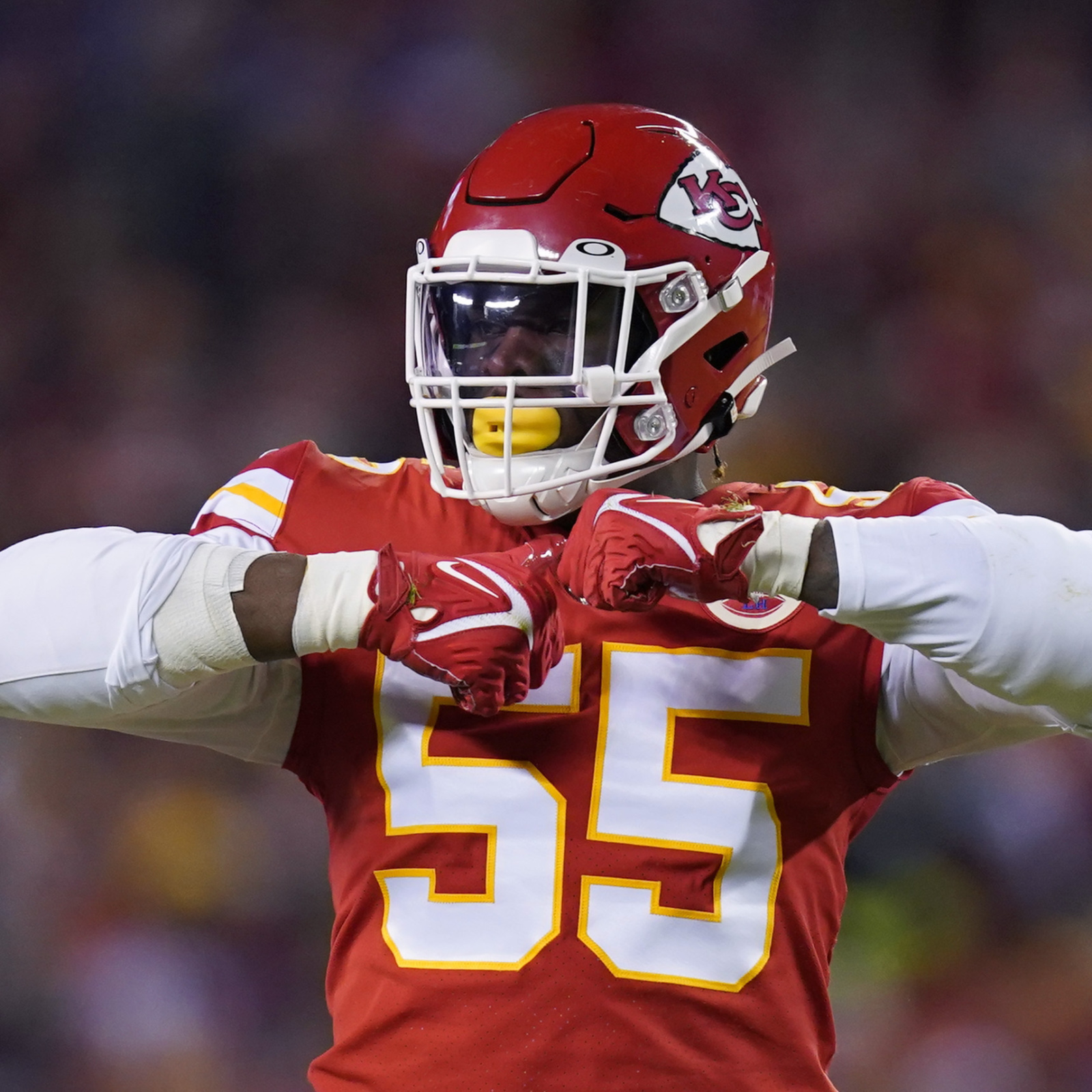 Frank Clark Reworks Contract, Staying With Chiefs