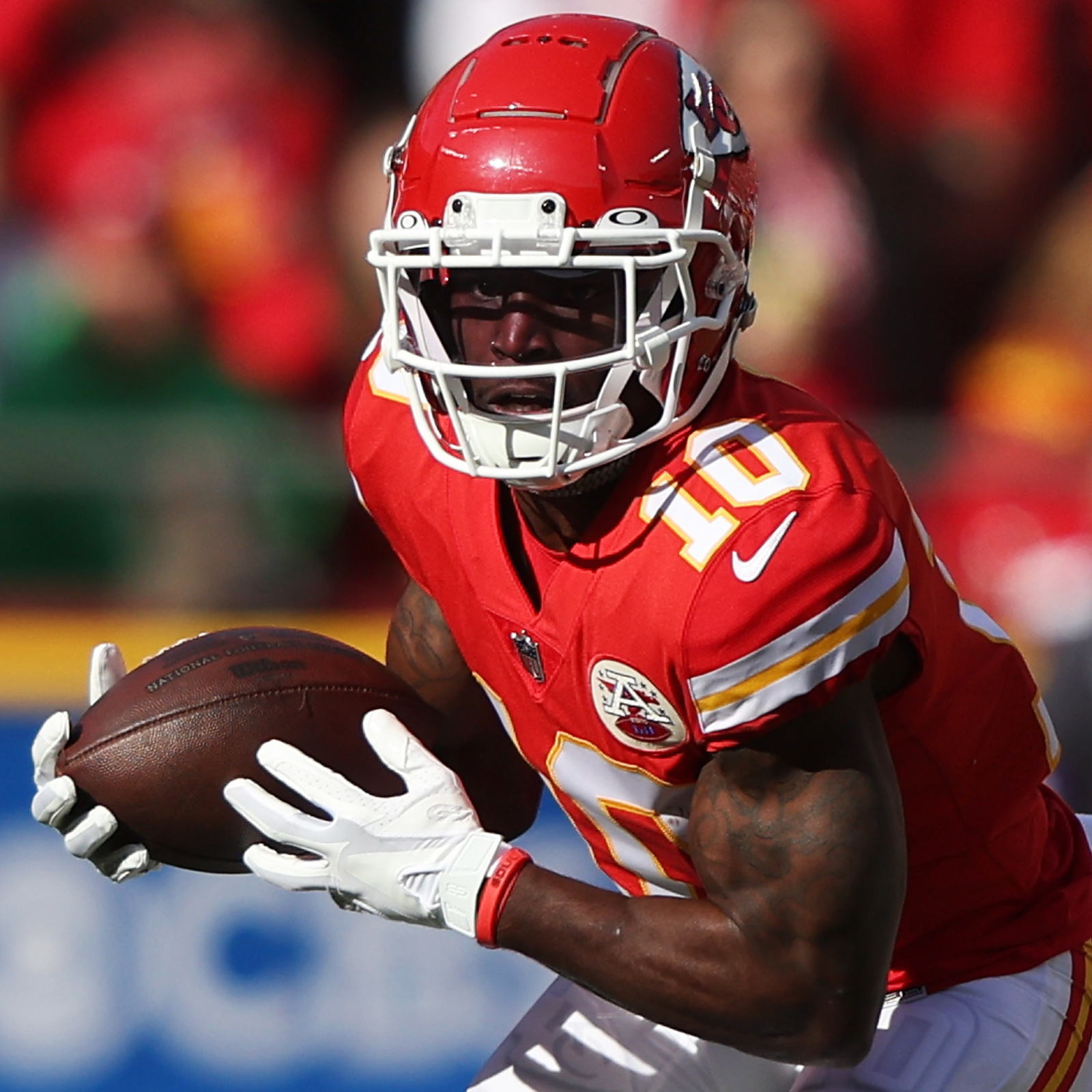 Former Chiefs WRs Tyreek Hill, Byron Pringle compare exits