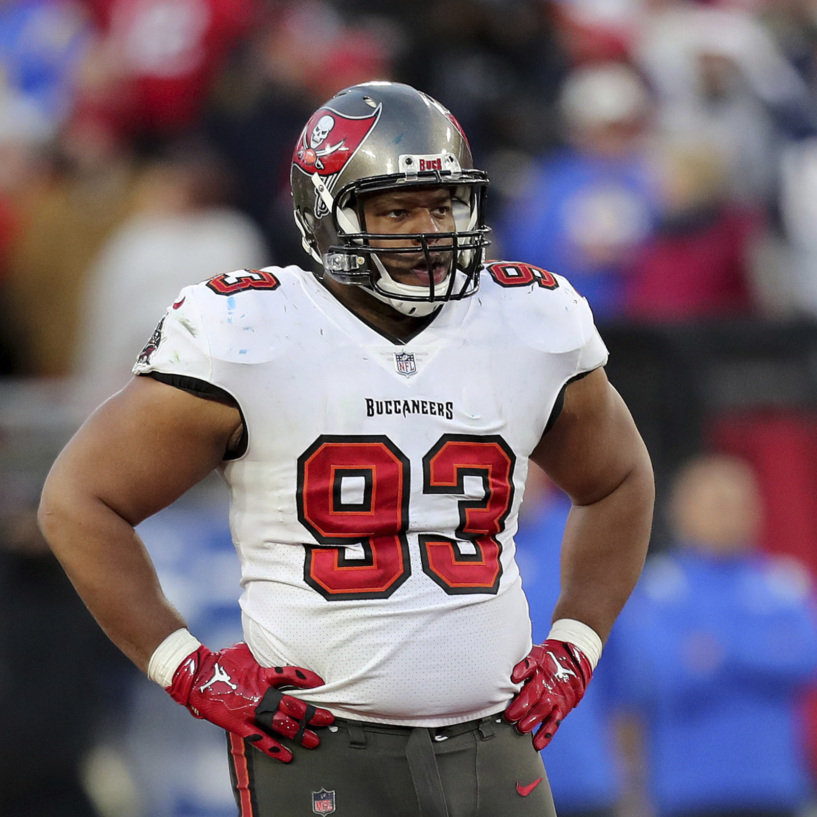 Ndamukong Suh heads to Bucs after one-year stint in L.A. 