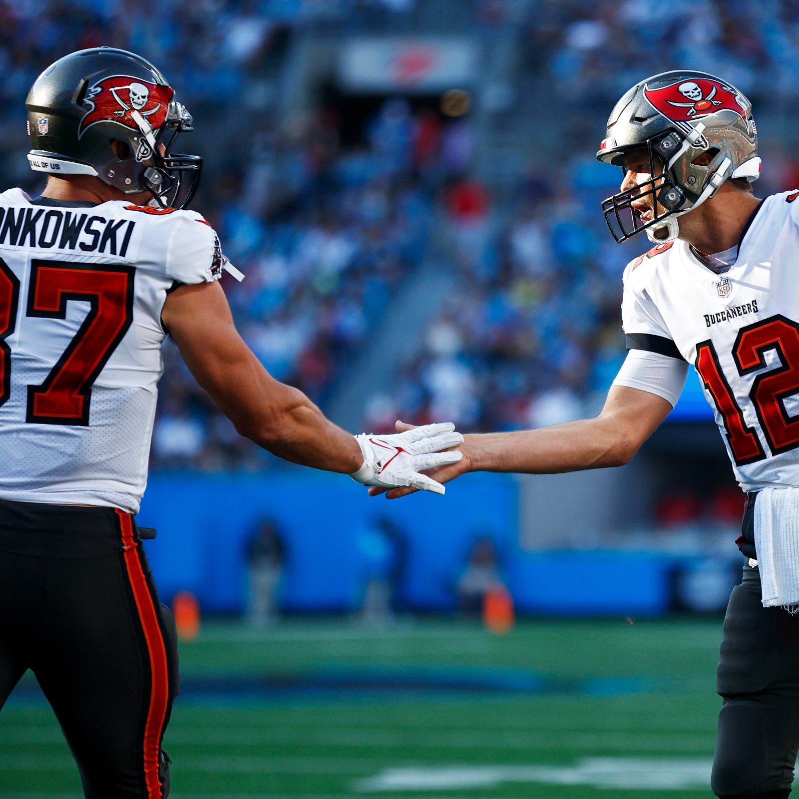 Buccaneers Reportedly Plan to Release TE Cameron Brate - Bleacher Nation