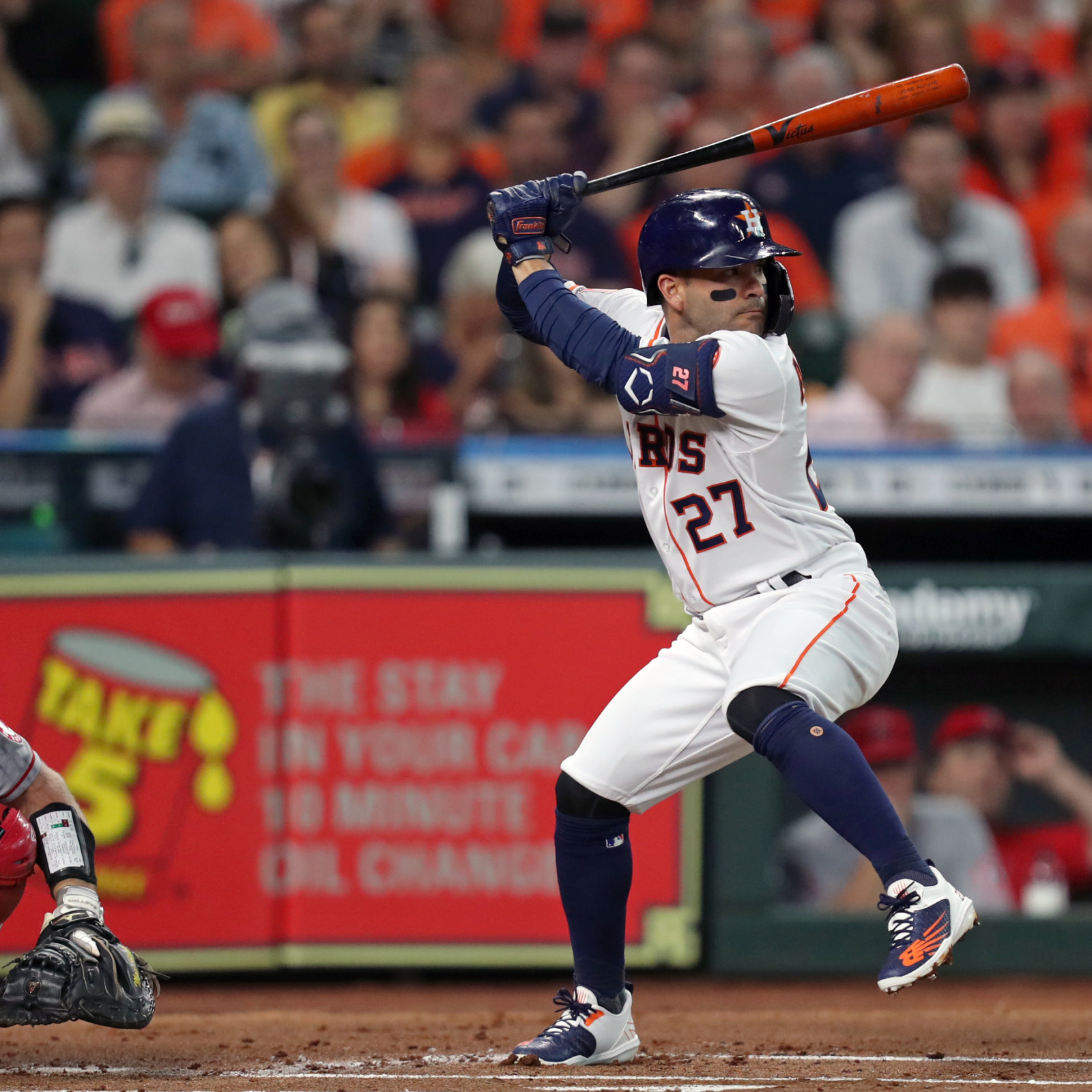 Astros' Jose Altuve Exits with Leg Injury After Fouling Pitch off