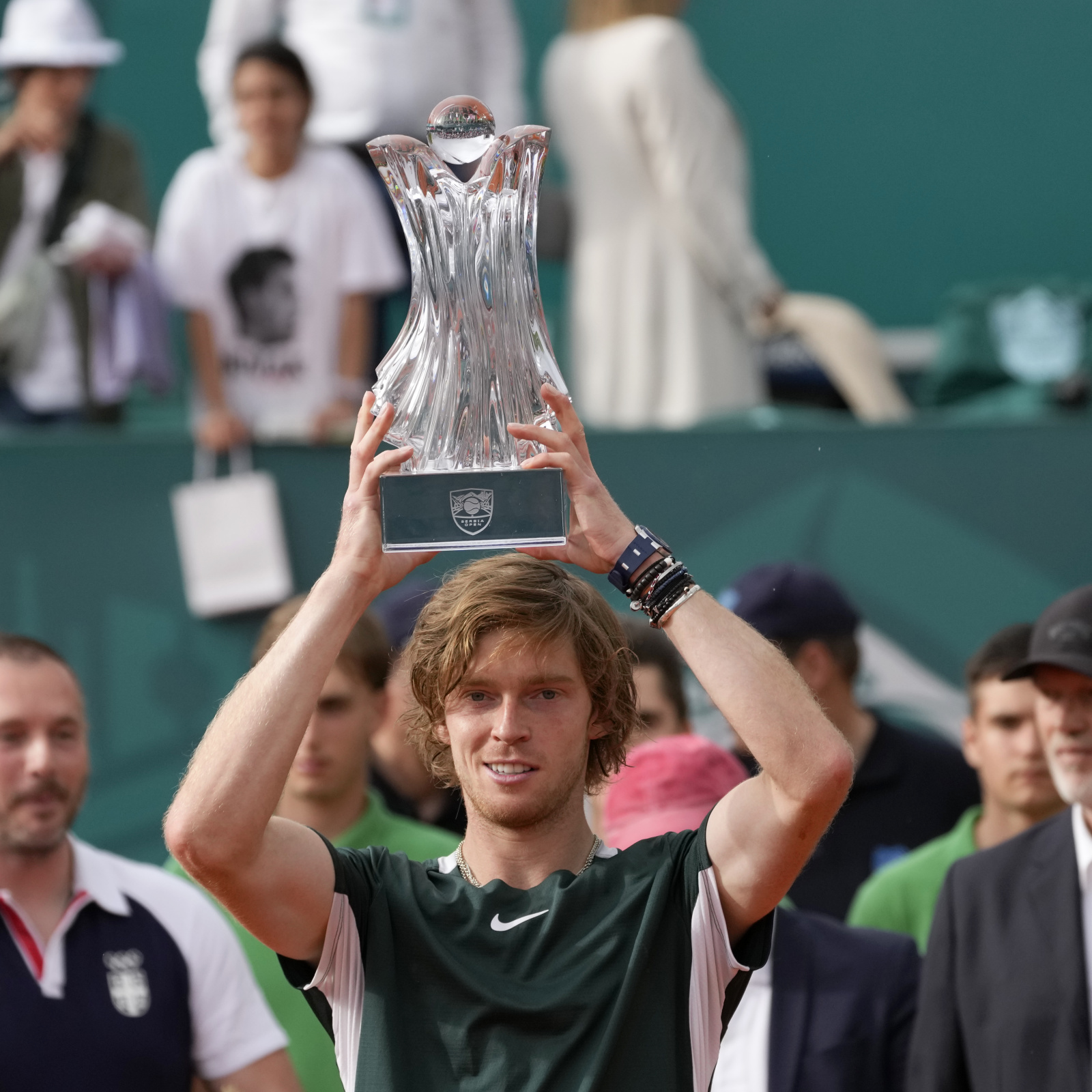 Novak Djokovic vence Andrey Rublev em batalha de 3h01min e avança