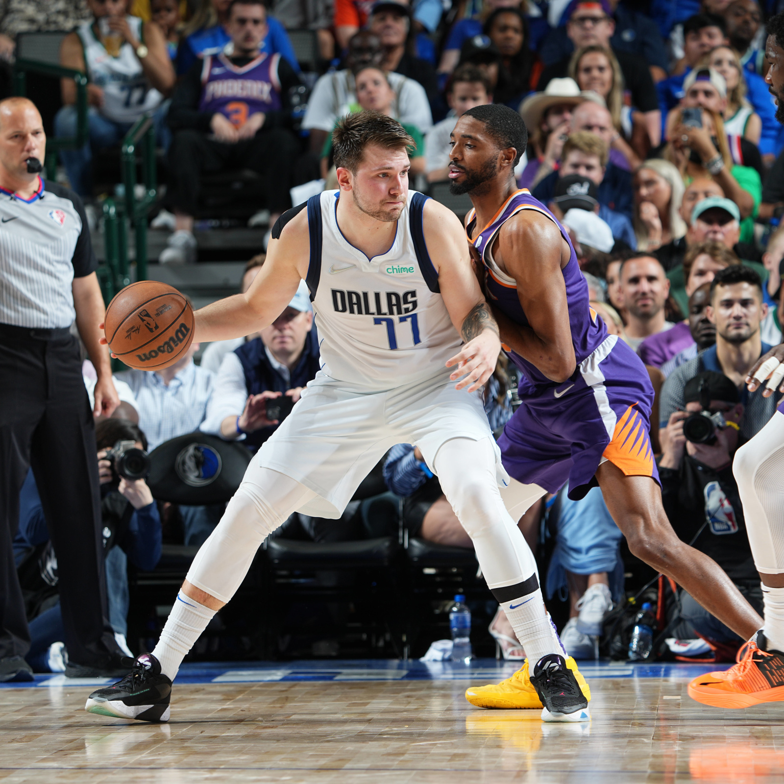 Watch: Luka Doncic Showed Up To Lakers-Mavericks Game In A Cowboy