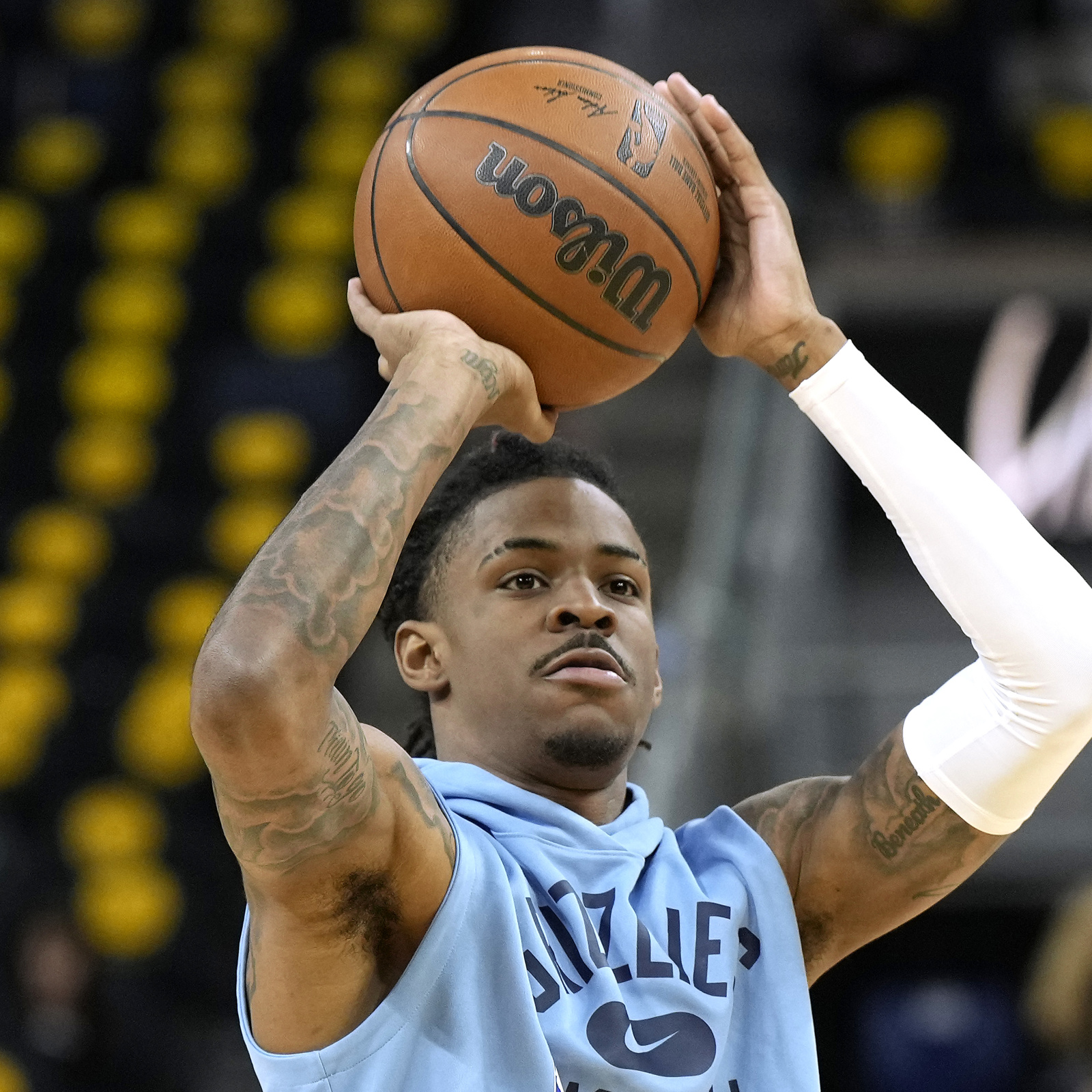 Ja Morant re-injures knee late in Grizzlies' blowout Game 3 loss vs.  Warriors