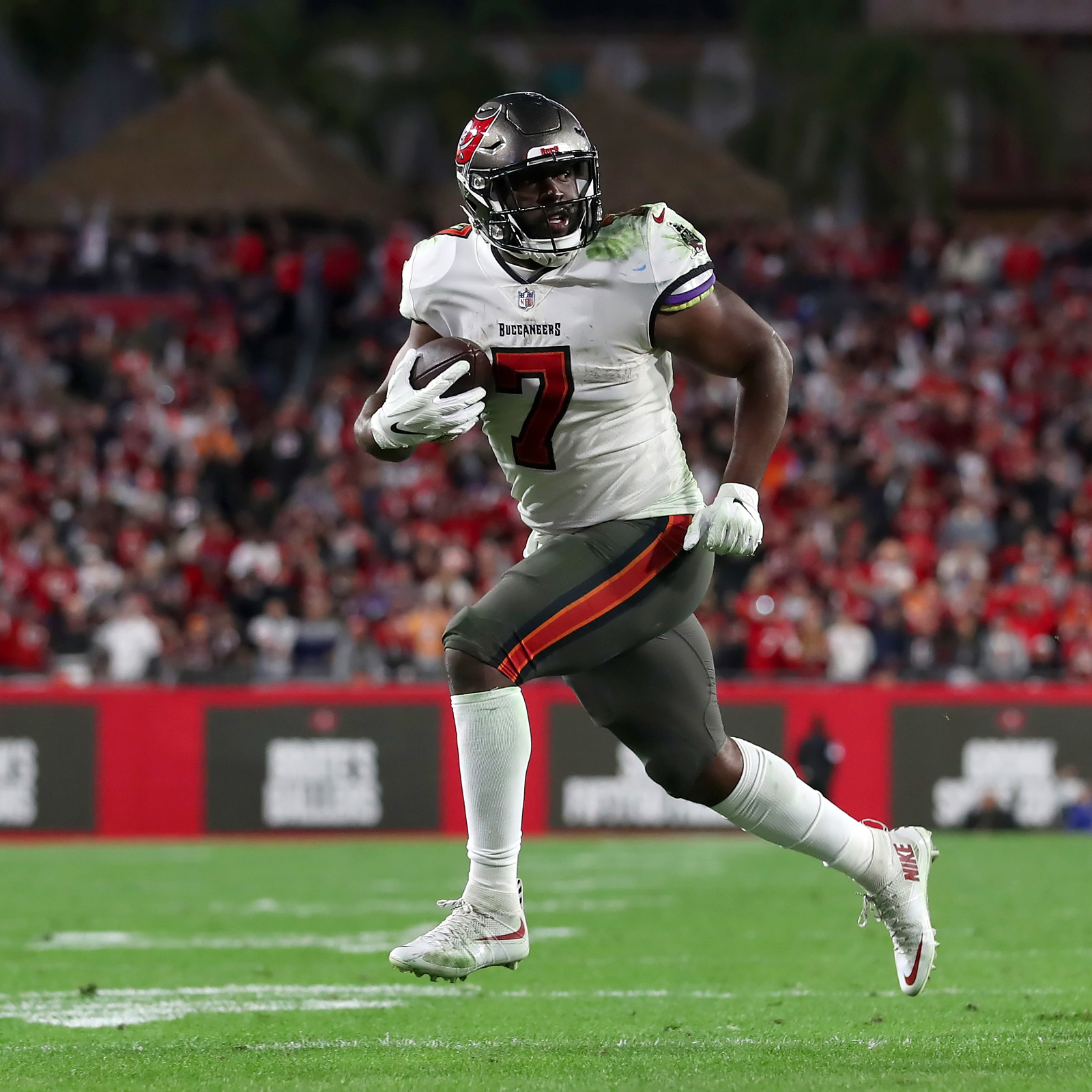 Bucs starting running back: Who is RB1 and his handcuff for Tampa Bay in fantasy  football? - DraftKings Network