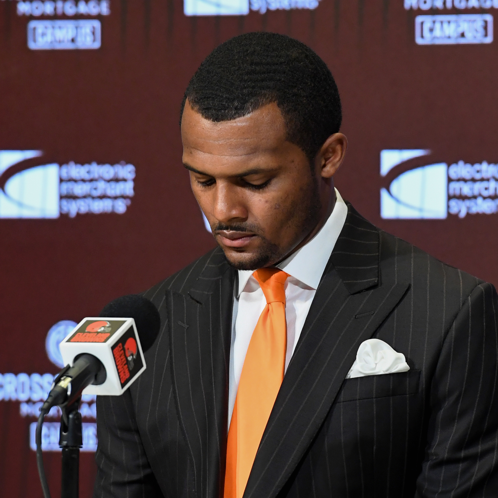 Bleacher Report on X: Deshaun Watson has been traded to the Browns in  exchange for three first round picks and two additional picks, per  @CharlesRobinson  / X