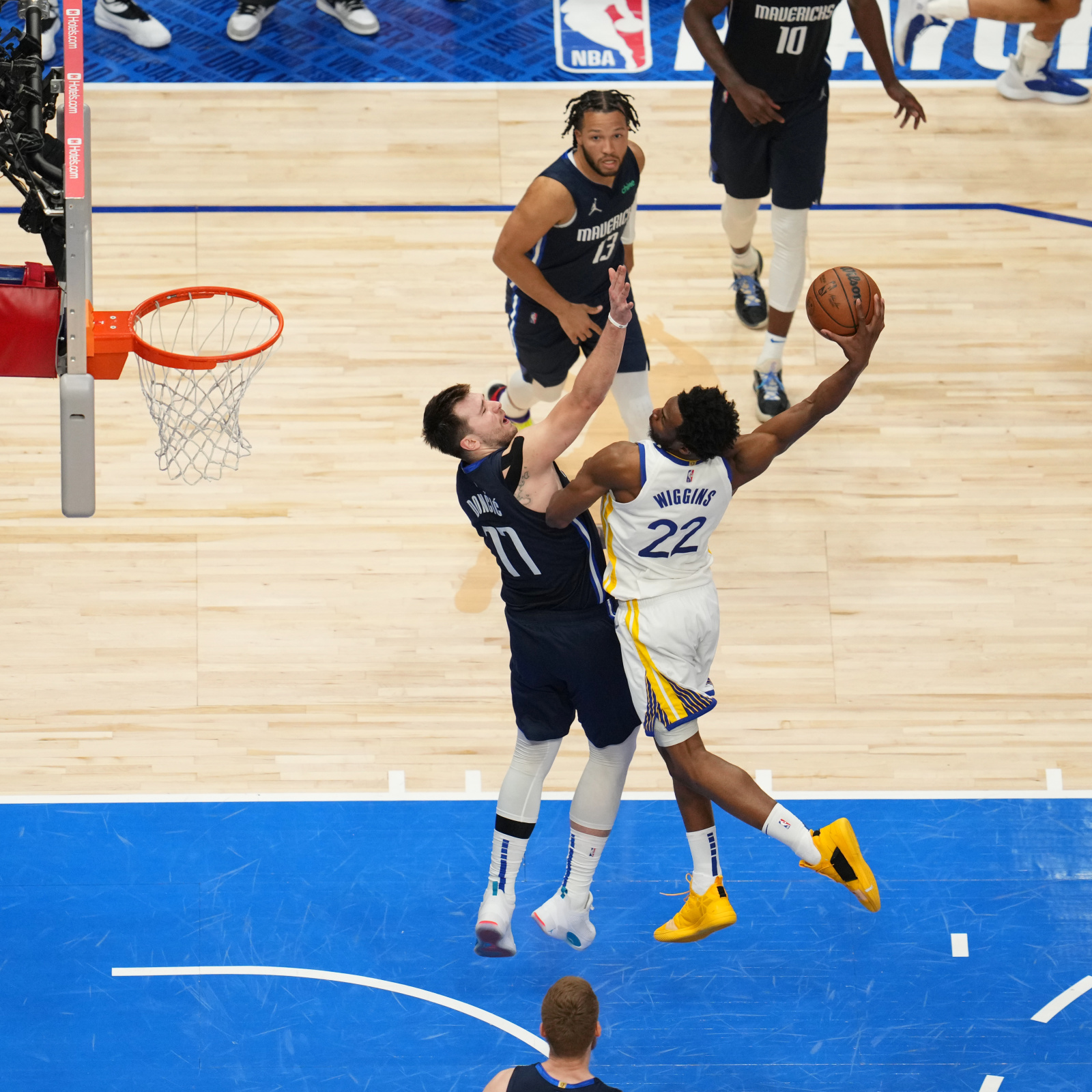 Warriors – Mavericks: Andrew Wiggins dunk on Luka Doncic photo, angles