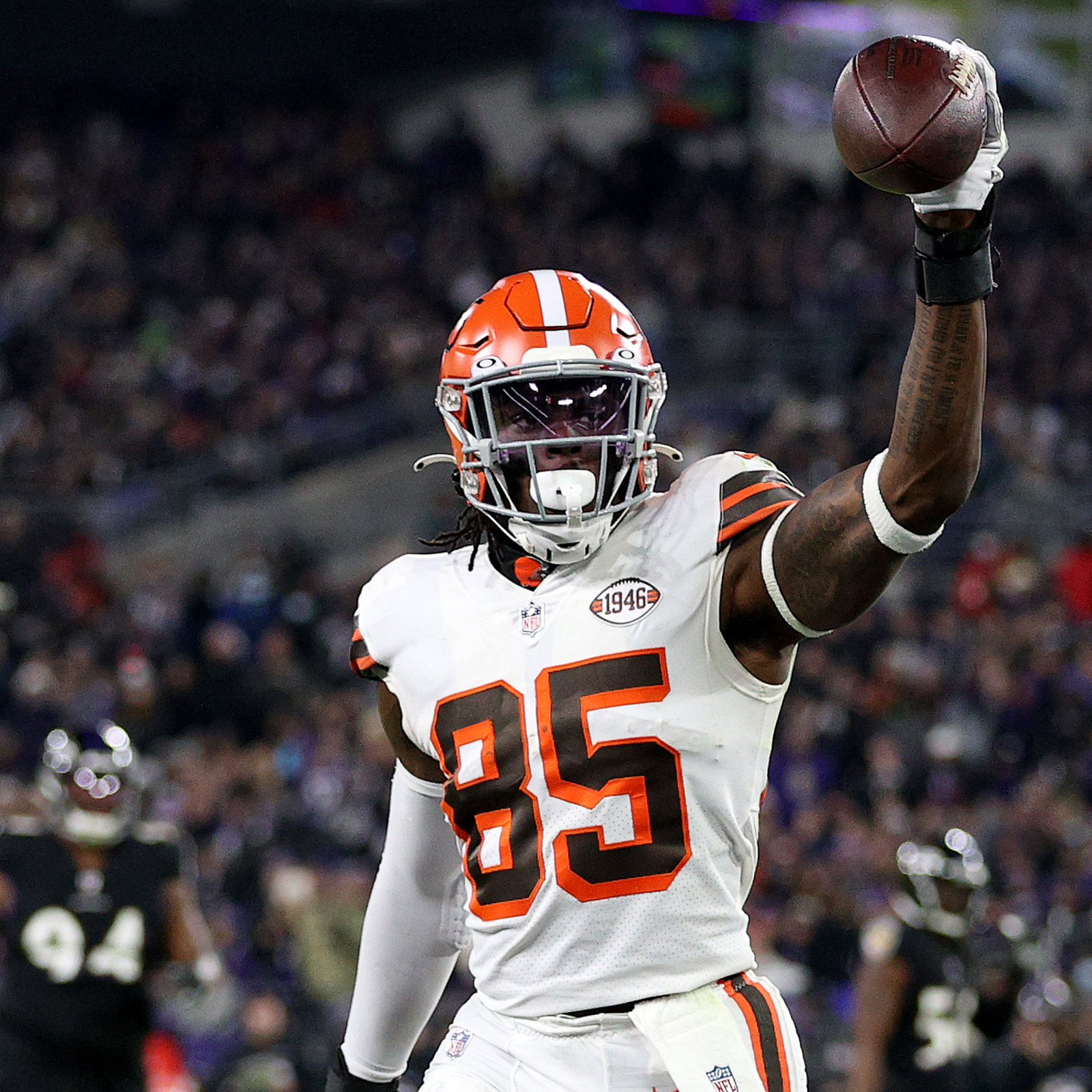 Browns place franchise tag on tight end David Njoku