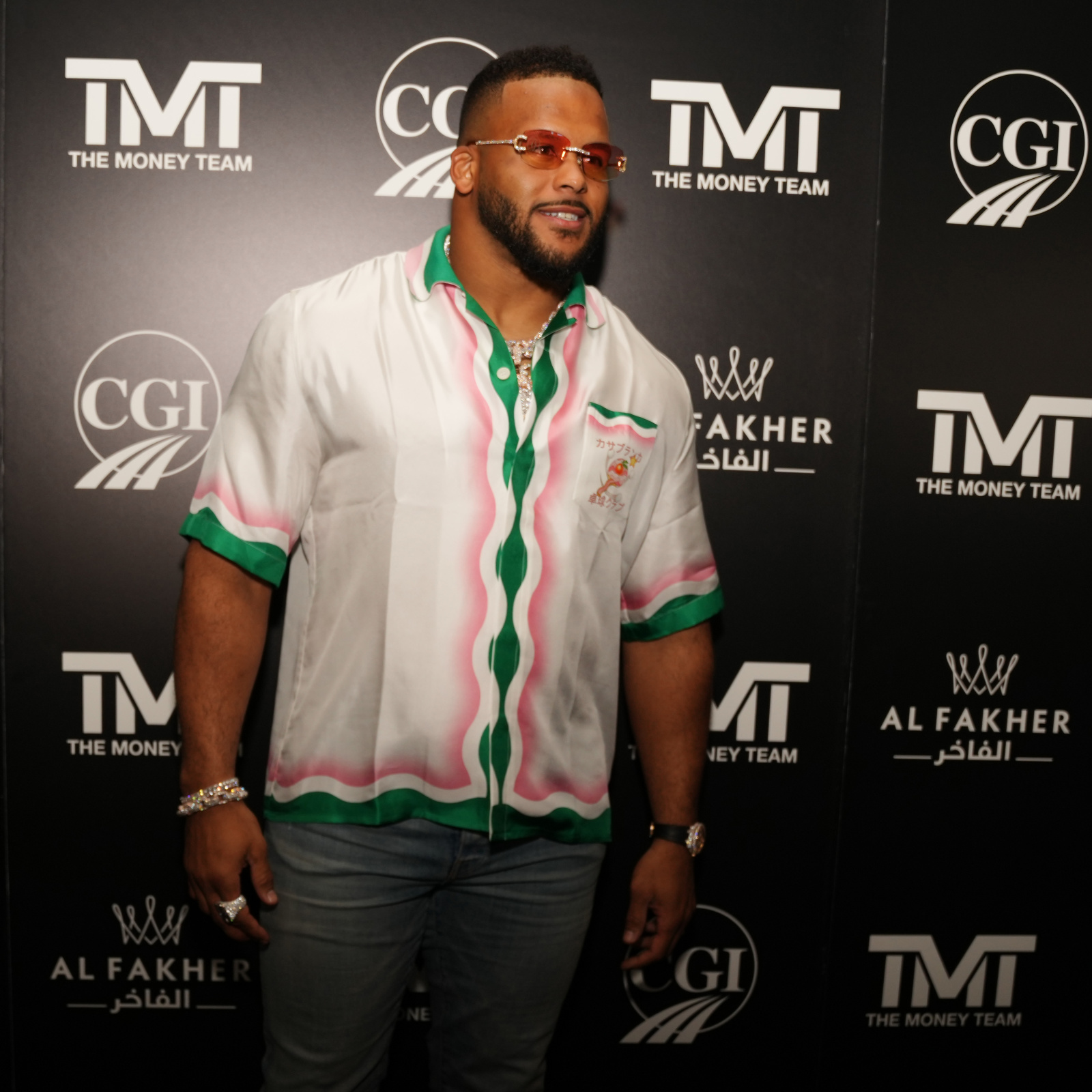 LA Rams Defenseman Aaron Donald Signs With Kanye West's Donda Sports, News