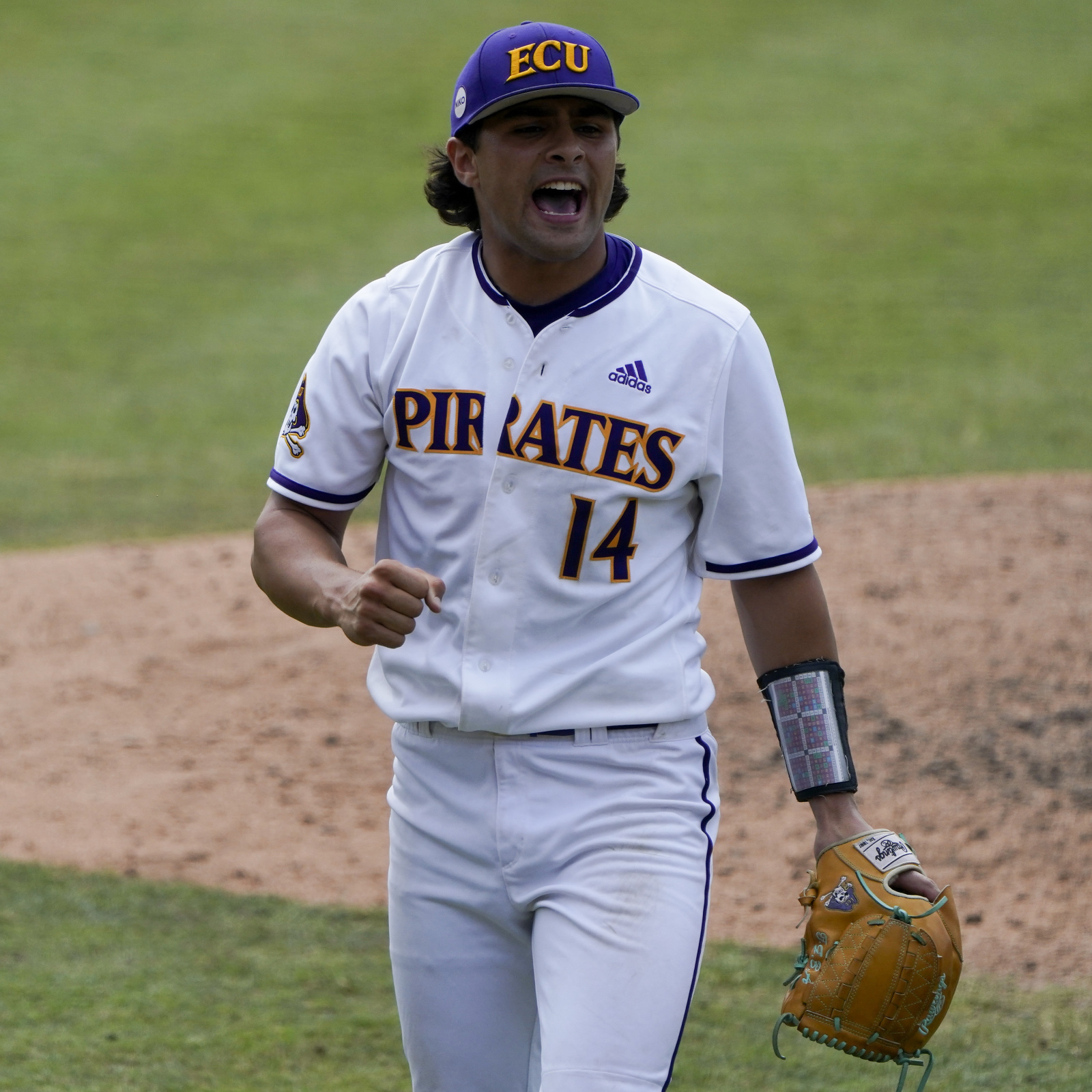 ECU vs. Texas baseball video highlights, score in Friday's Game 1