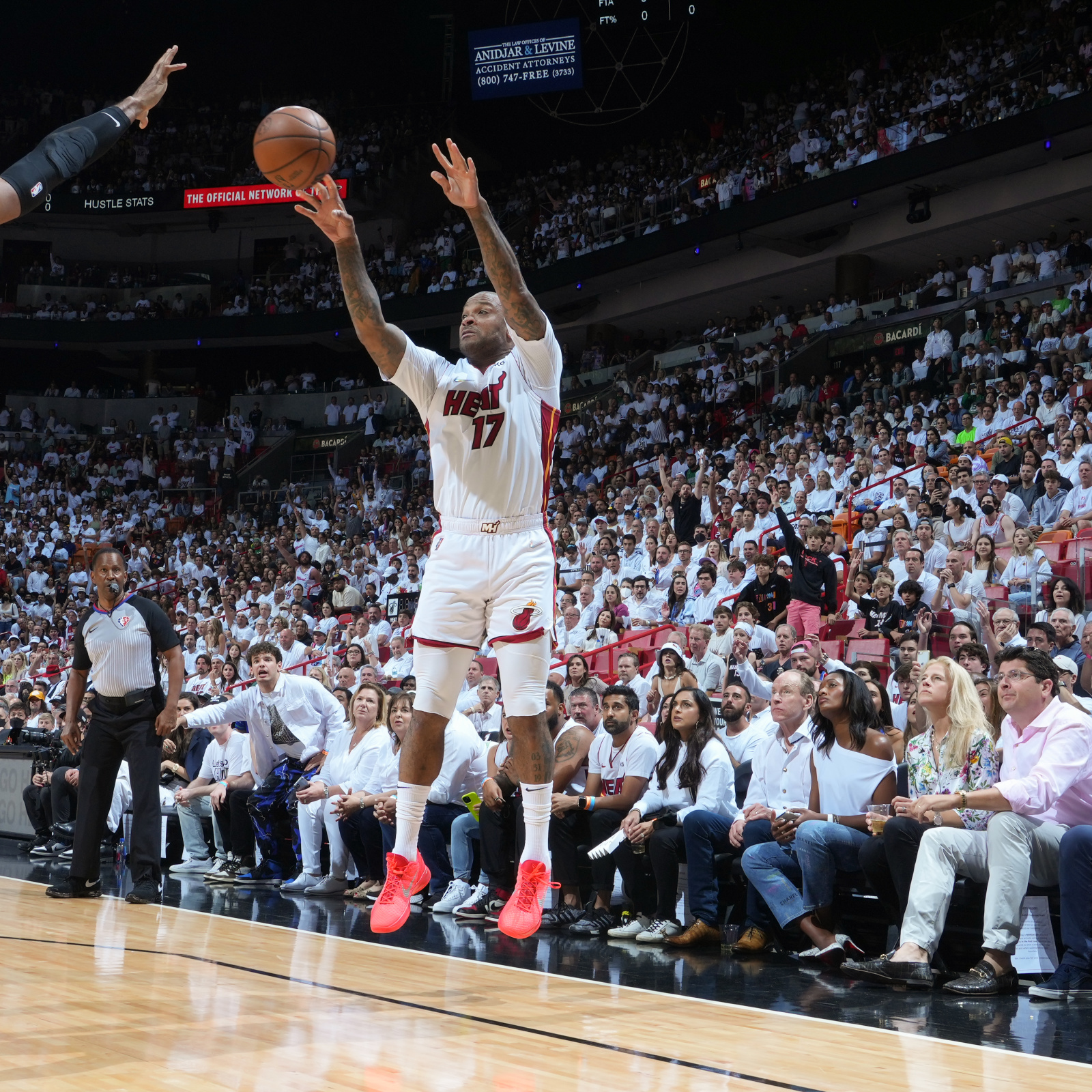 PJ Tucker going to hoop in these by tomorrow: Eminem rocks Super Bowl eve  while showing off his new Air Jordans, NBA Twitter makes connection with  the Heat star - The SportsRush