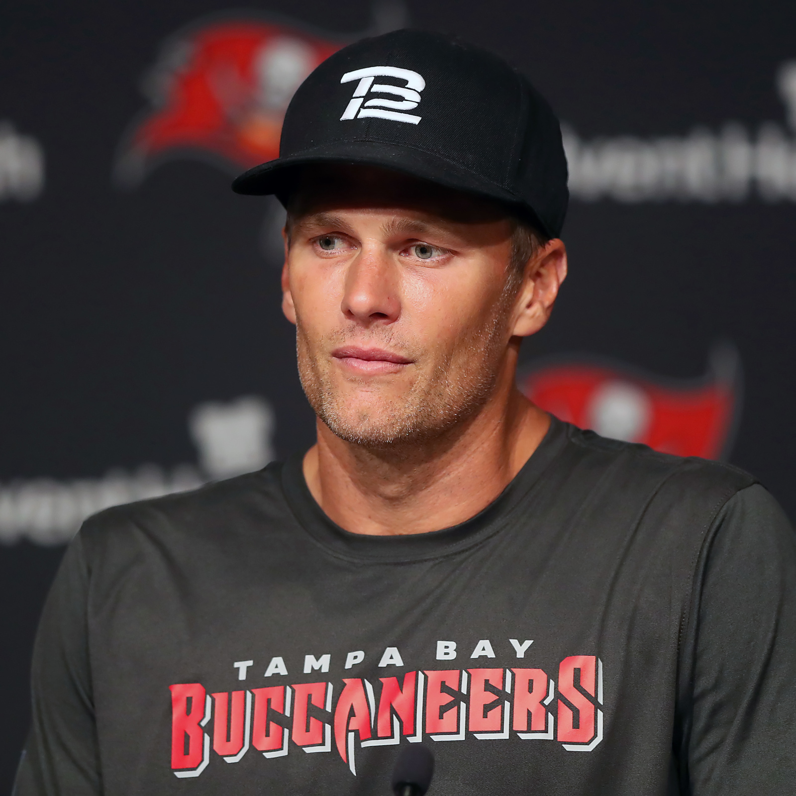 Tom Brady wearing a Buccaneers uniform is weird - Pats Pulpit