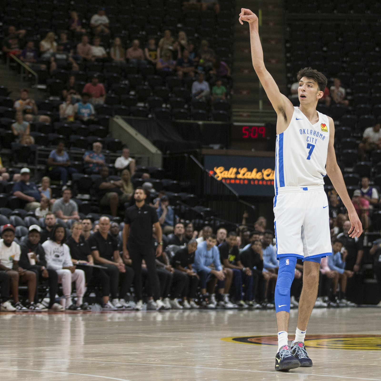 Thunder's Chet Holmgren posterized in Summer League game vs. Rockets