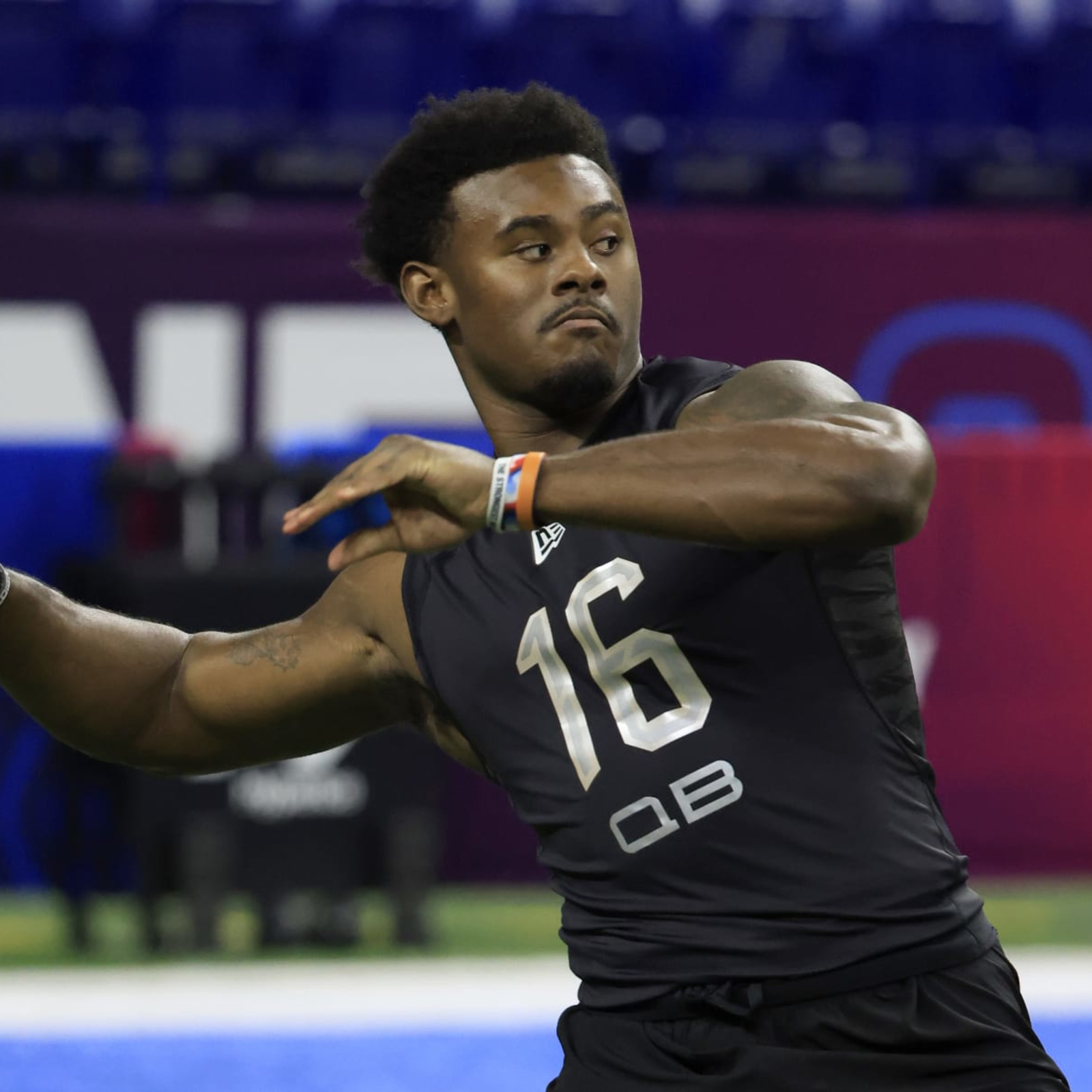 Tennessee Titans trade up to select Liberty quarterback Malik