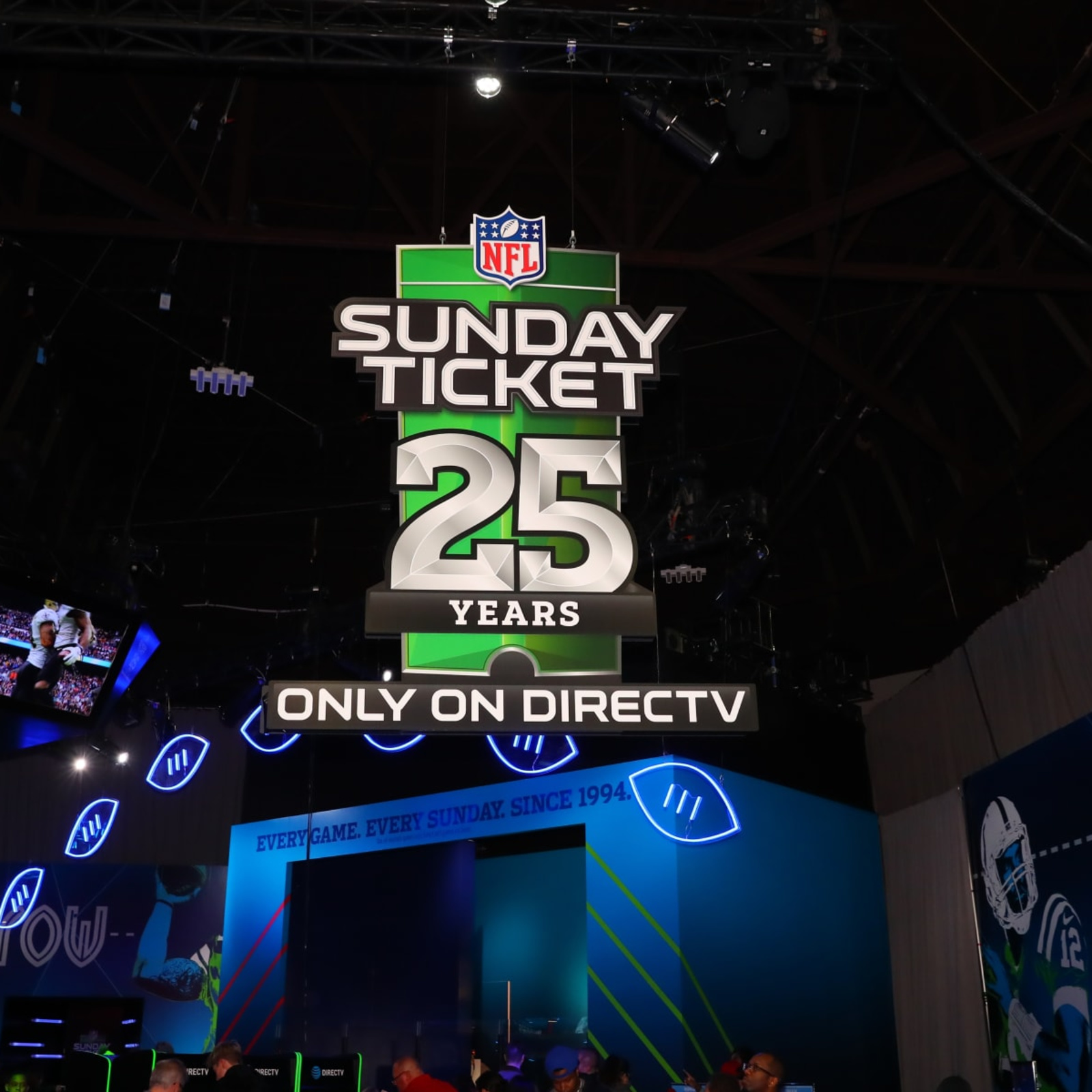 Apple remains 'front-runner' for NFL Sunday Ticket in 2023