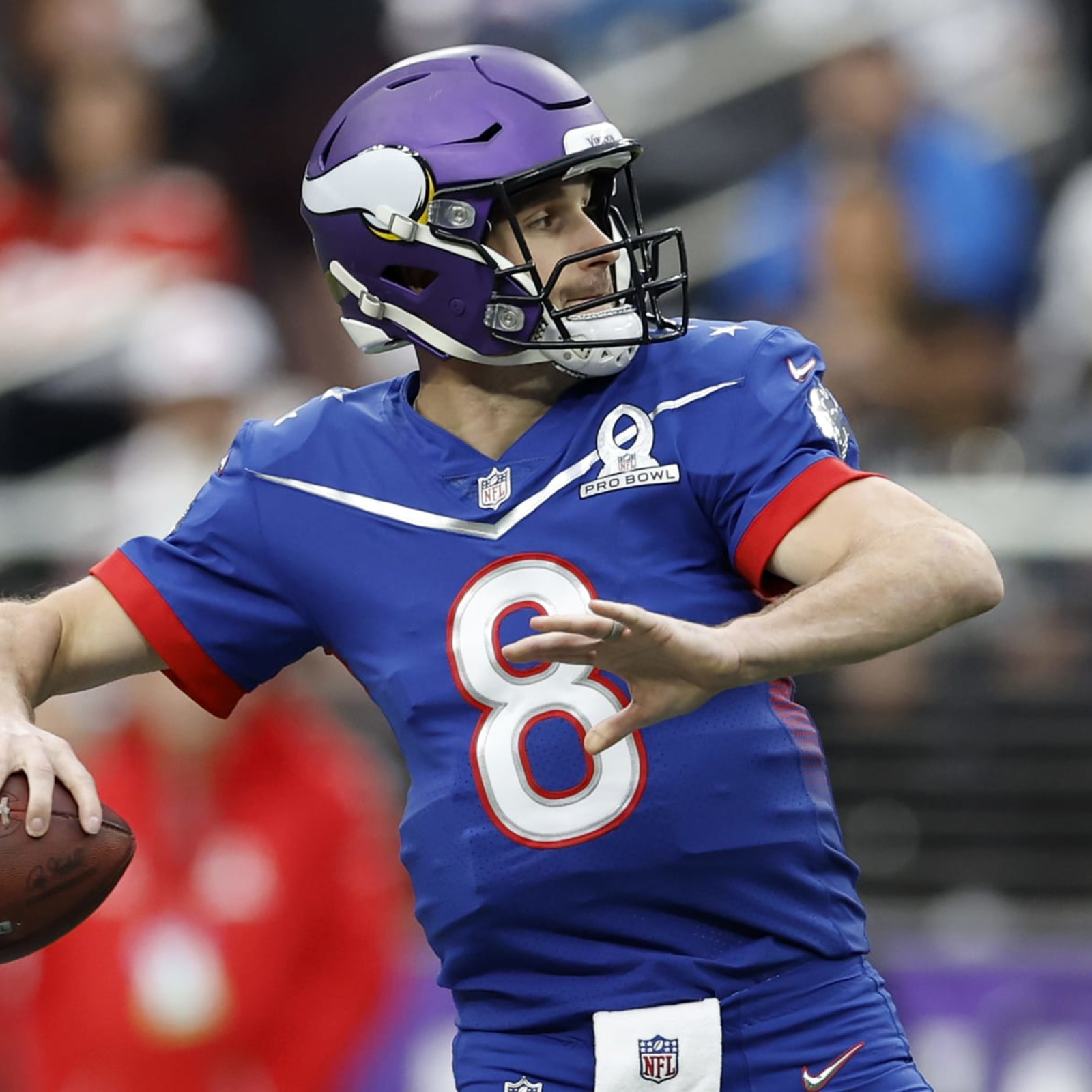 Vikings QB Kirk Cousins odes to Tom Brady, in chains, at NFL Honors show