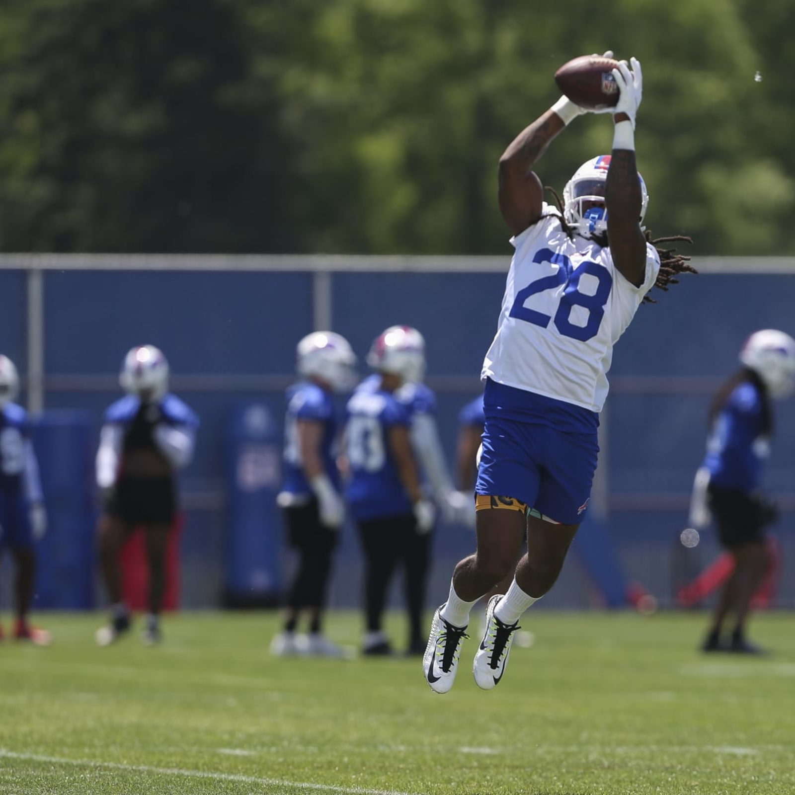 Bills OL Bobby Hart suspended for hitting Titans coach