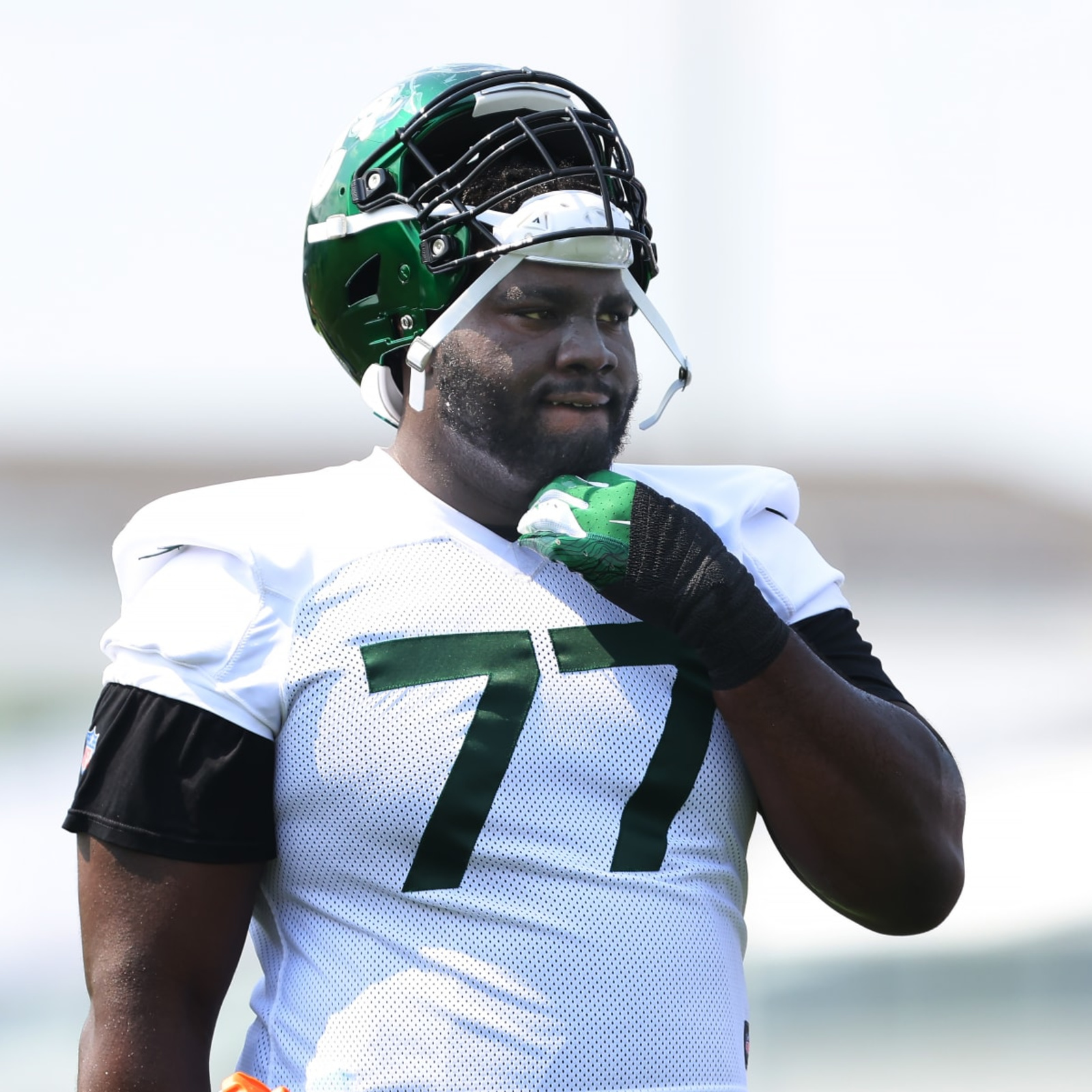 New York Jets' Mekhi Becton sustains potentially serious knee injury 