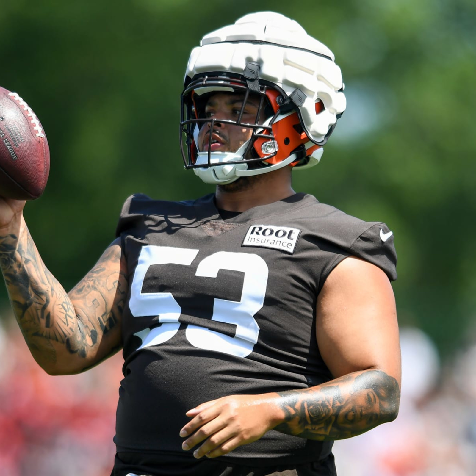 Cleveland Browns center Nick Harris' knee injury likely ends