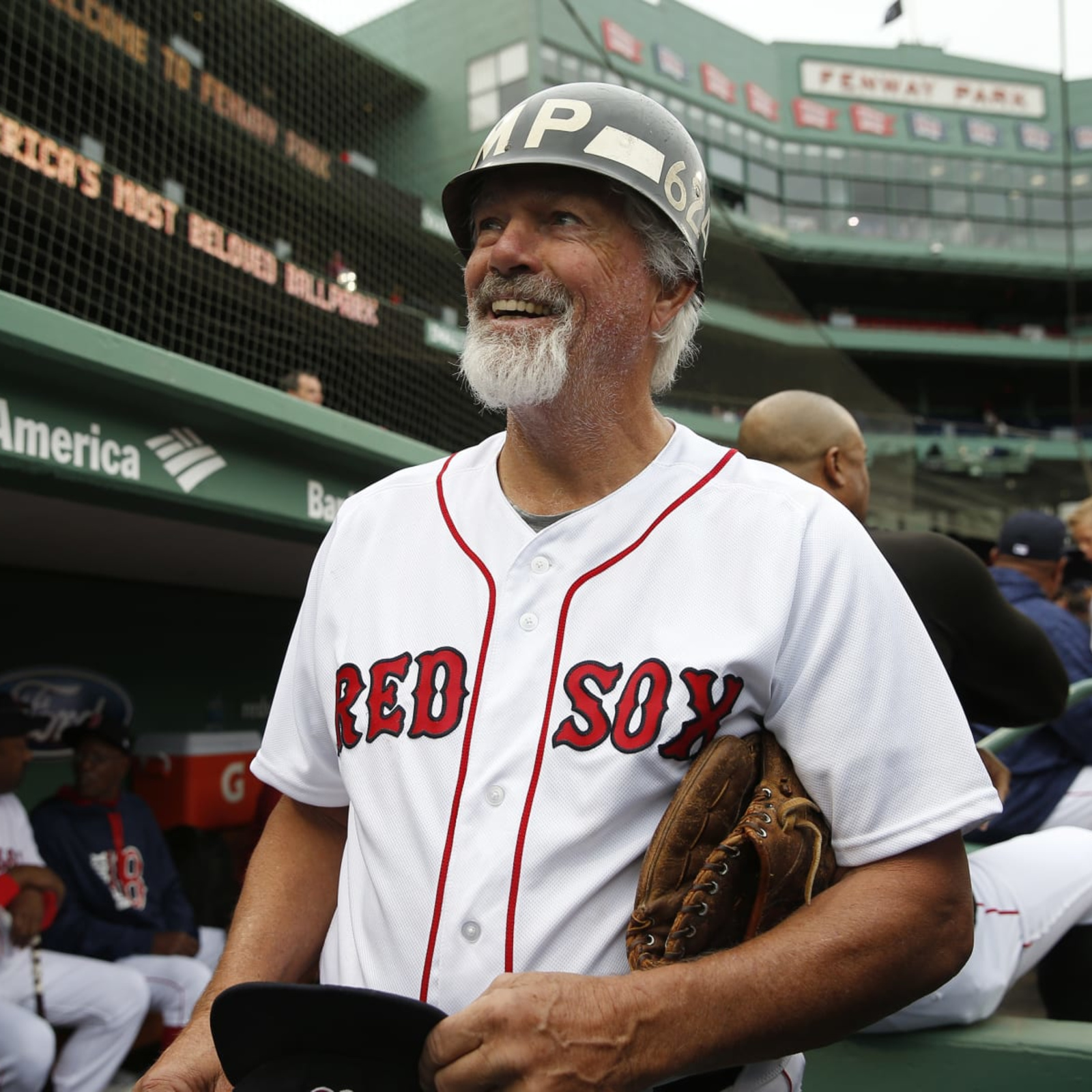 Former Red Sox Pitcher Bill Lee Collapses While Warming Up for Savannah  Bananas | News, Scores, Highlights, Stats, and Rumors | Bleacher Report